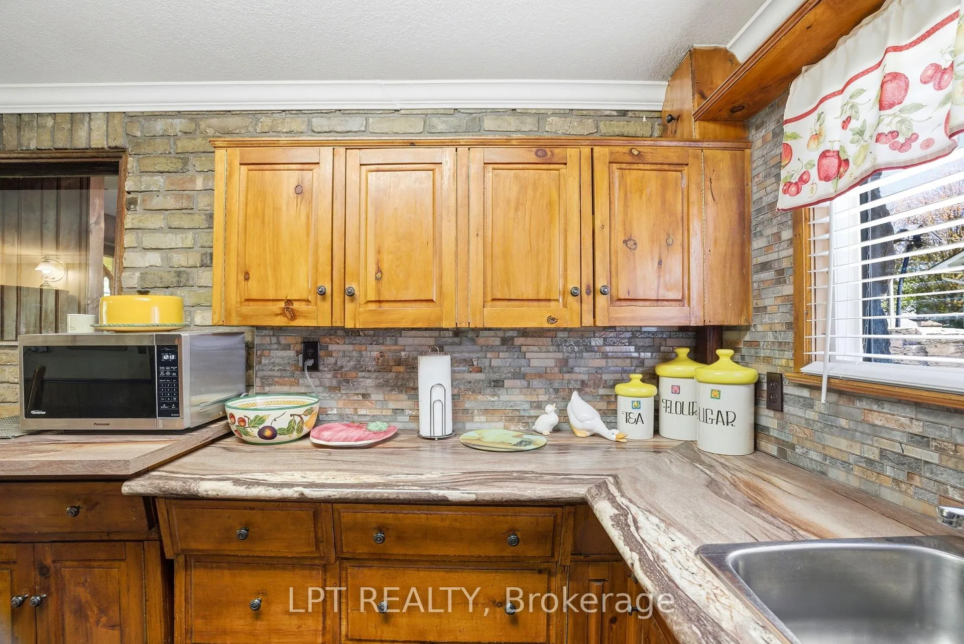 Photo 10 of 9996 Huron Street, Lambton Shores, Port Franks — HOMEH