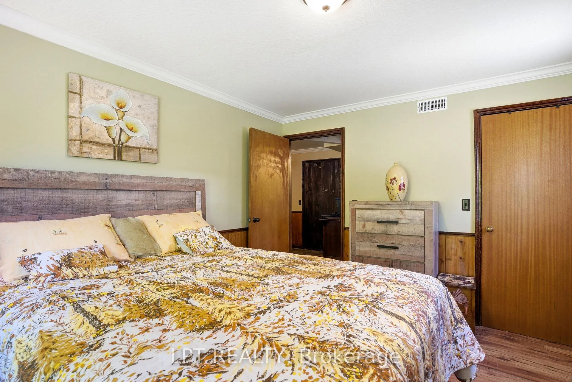 Photo 16 of 9996 Huron Street, Lambton Shores, Port Franks — HOMEH