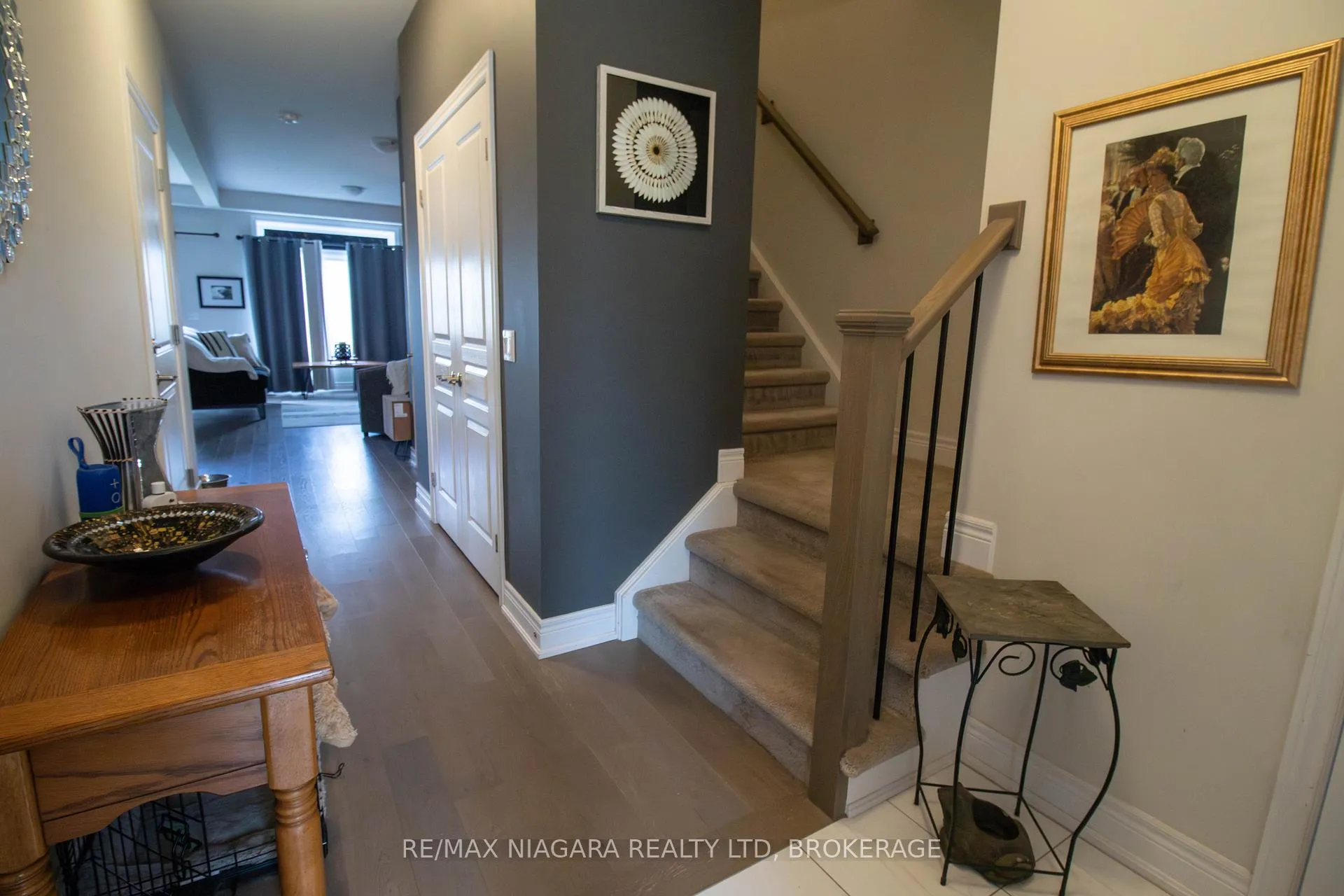 Photo 2 of Unit MAIN, 24 Manhattan Court, St. Catharines, Haig — HOMEH