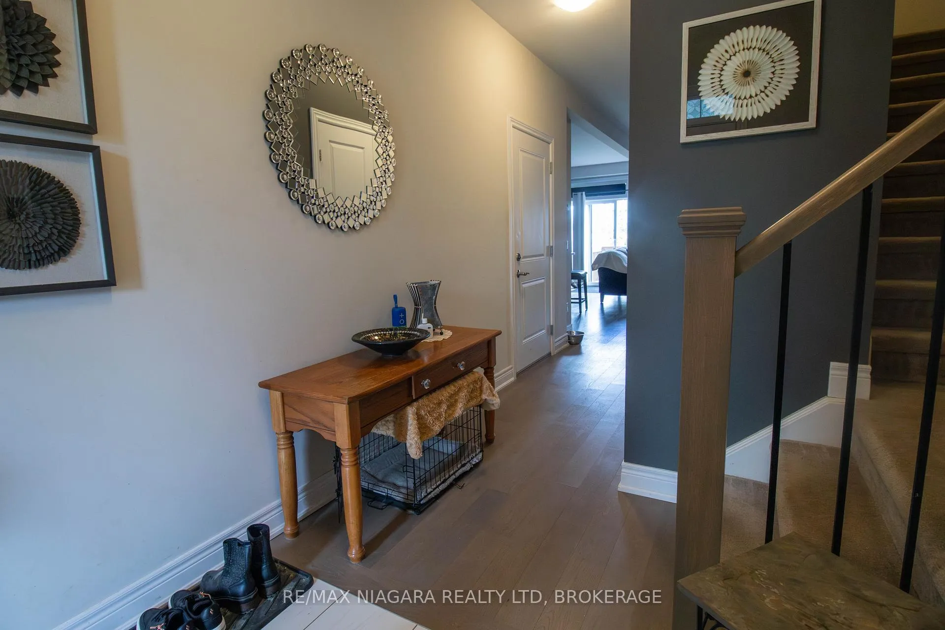 Photo 3 of Unit MAIN, 24 Manhattan Court, St. Catharines, Haig — HOMEH