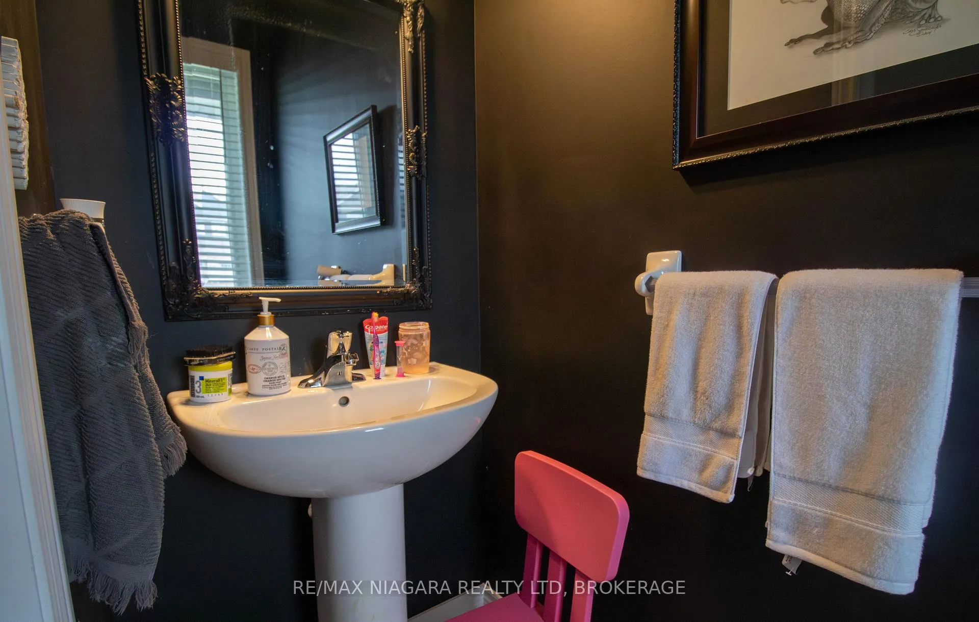 Photo 5 of Unit MAIN, 24 Manhattan Court, St. Catharines, Haig — HOMEH