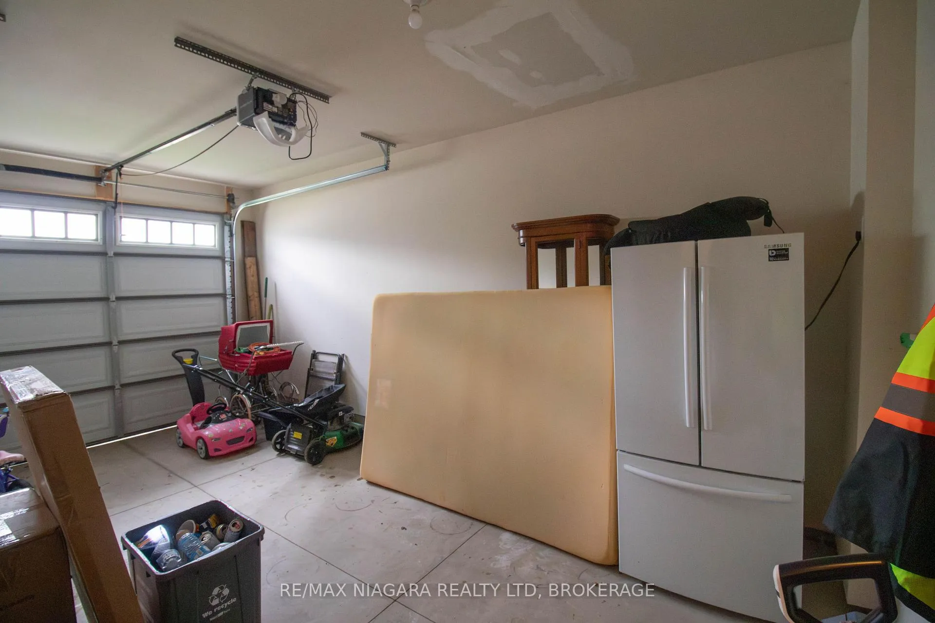 Photo 6 of Unit MAIN, 24 Manhattan Court, St. Catharines, Haig — HOMEH