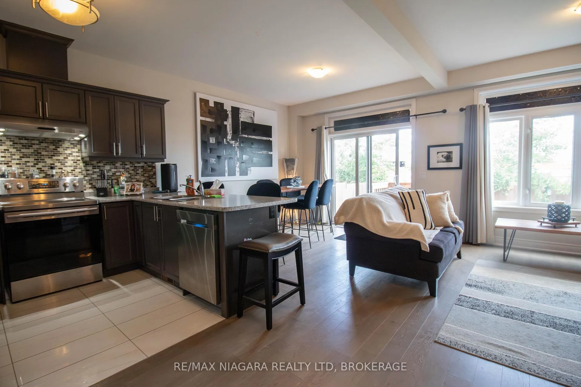 Photo 7 of Unit MAIN, 24 Manhattan Court, St. Catharines, Haig — HOMEH