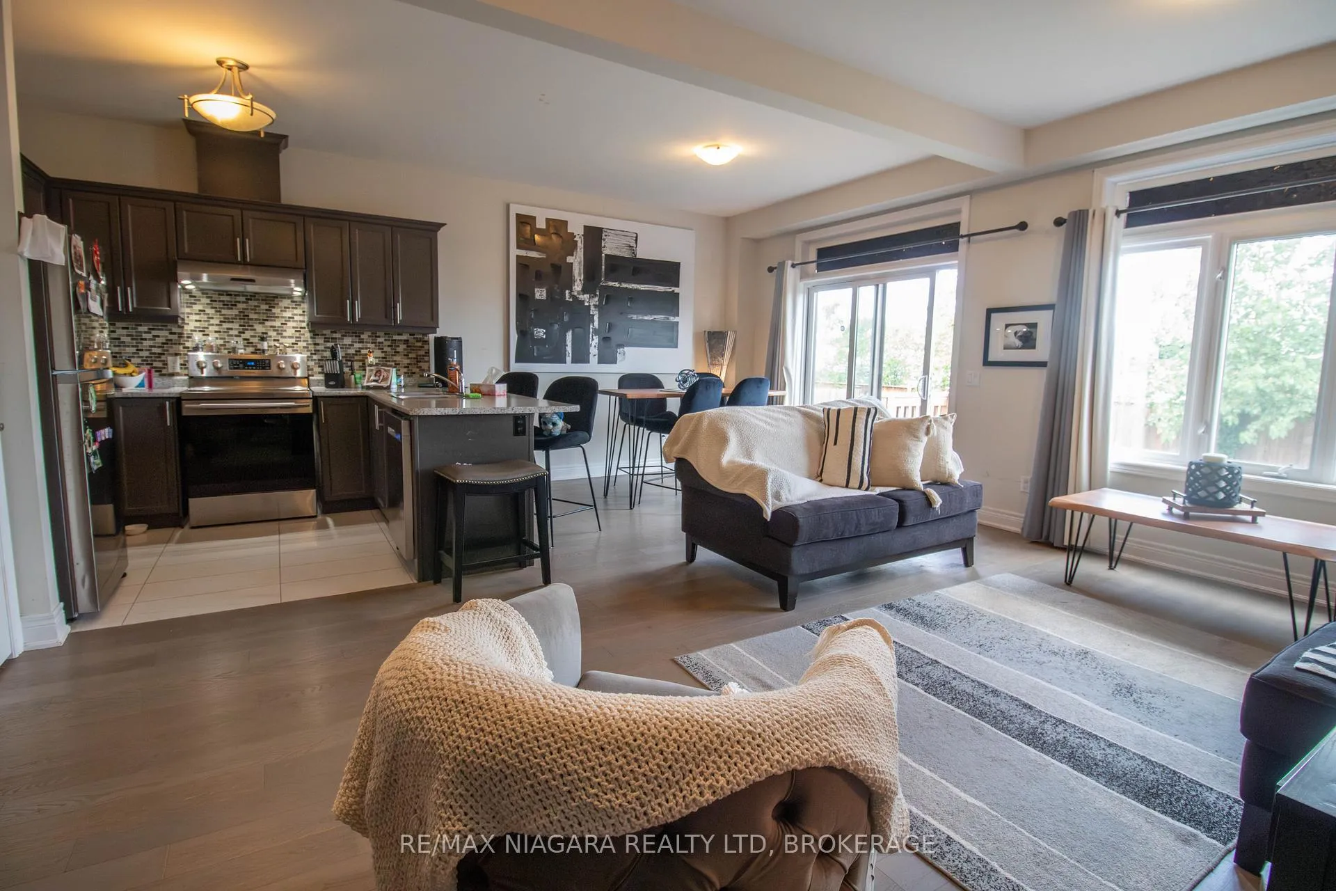 Photo 9 of Unit MAIN, 24 Manhattan Court, St. Catharines, Haig — HOMEH