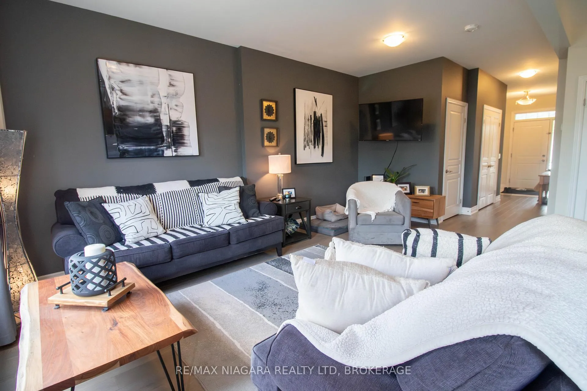 Photo 10 of Unit MAIN, 24 Manhattan Court, St. Catharines, Haig — HOMEH