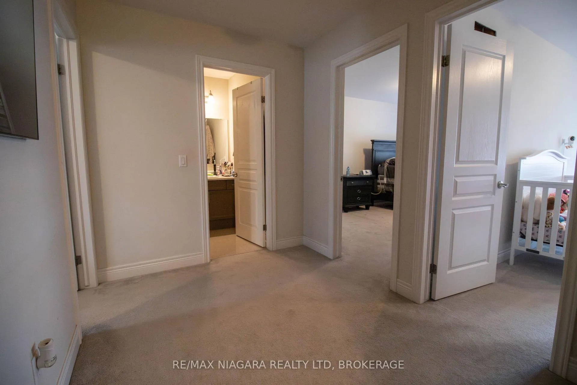 Photo 15 of Unit MAIN, 24 Manhattan Court, St. Catharines, Haig — HOMEH