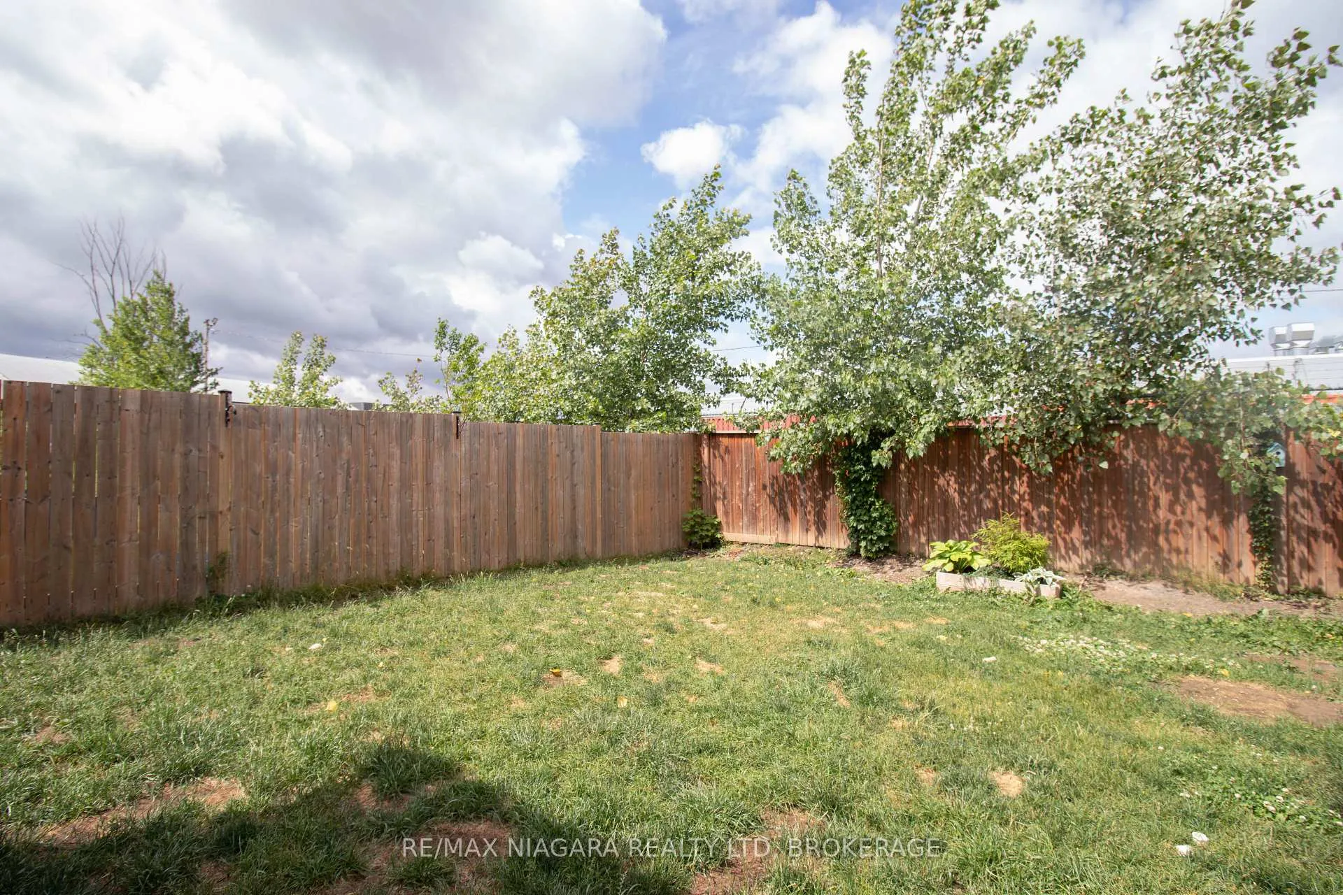 Photo 31 of Unit MAIN, 24 Manhattan Court, St. Catharines, Haig — HOMEH