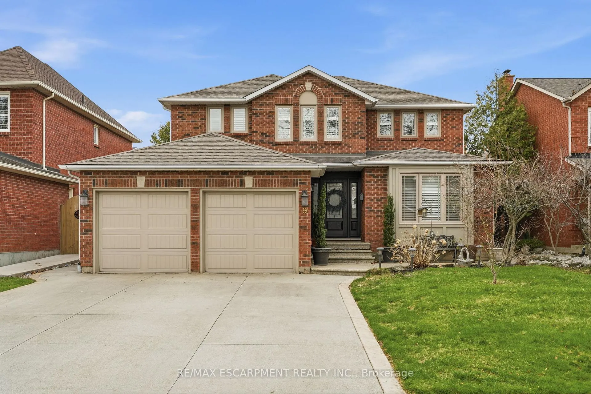Photo 1 of 9 Stone Gate Drive, Grimsby, Grimsby Beach — HOMEH