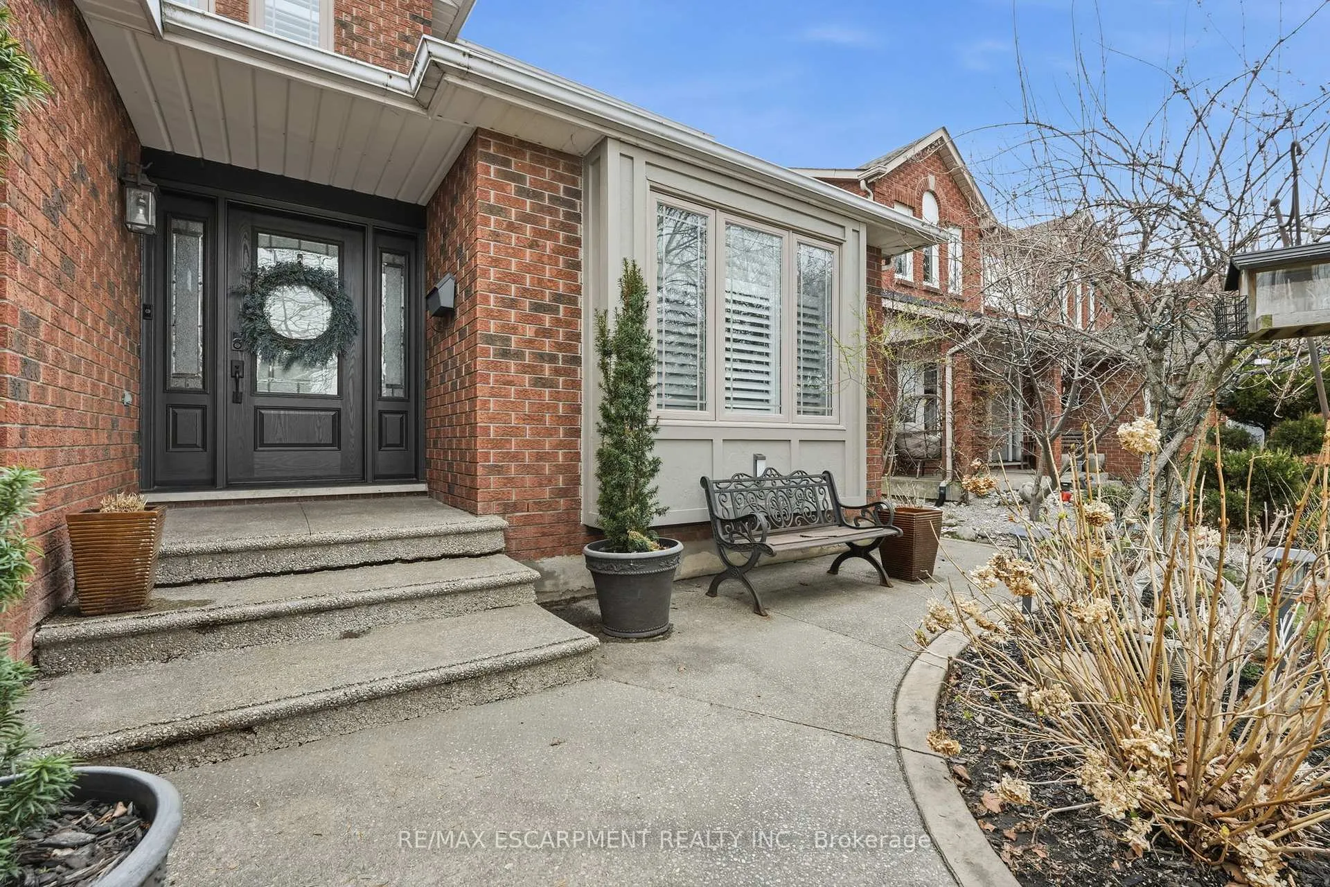 Photo 3 of 9 Stone Gate Drive, Grimsby, Grimsby Beach — HOMEH