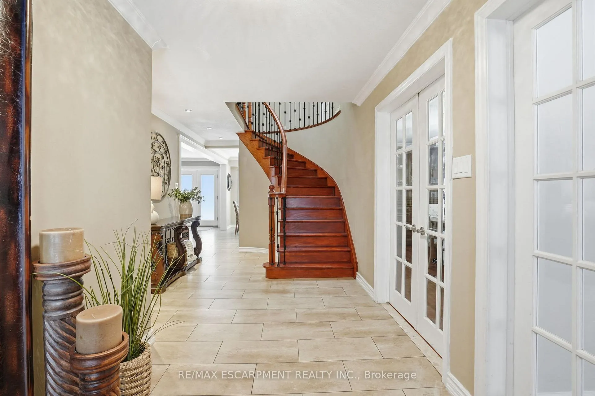 Photo 5 of 9 Stone Gate Drive, Grimsby, Grimsby Beach — HOMEH