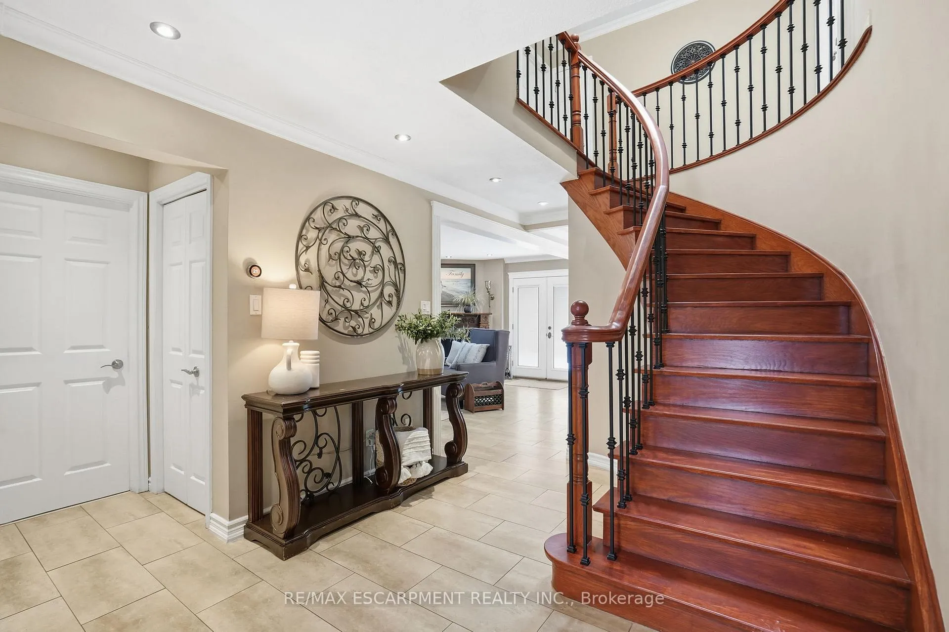 Photo 9 of 9 Stone Gate Drive, Grimsby, Grimsby Beach — HOMEH