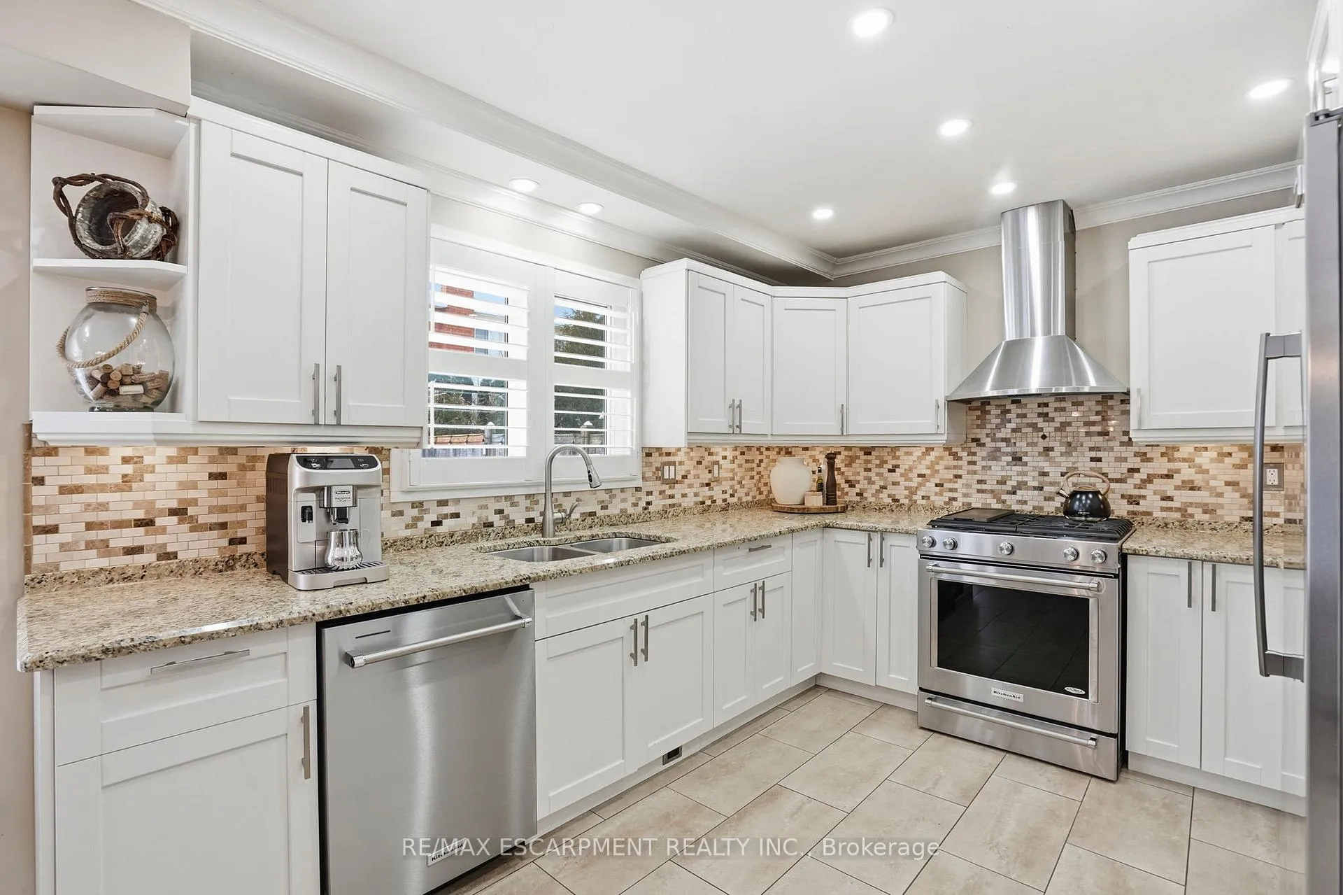 Photo 13 of 9 Stone Gate Drive, Grimsby, Grimsby Beach — HOMEH