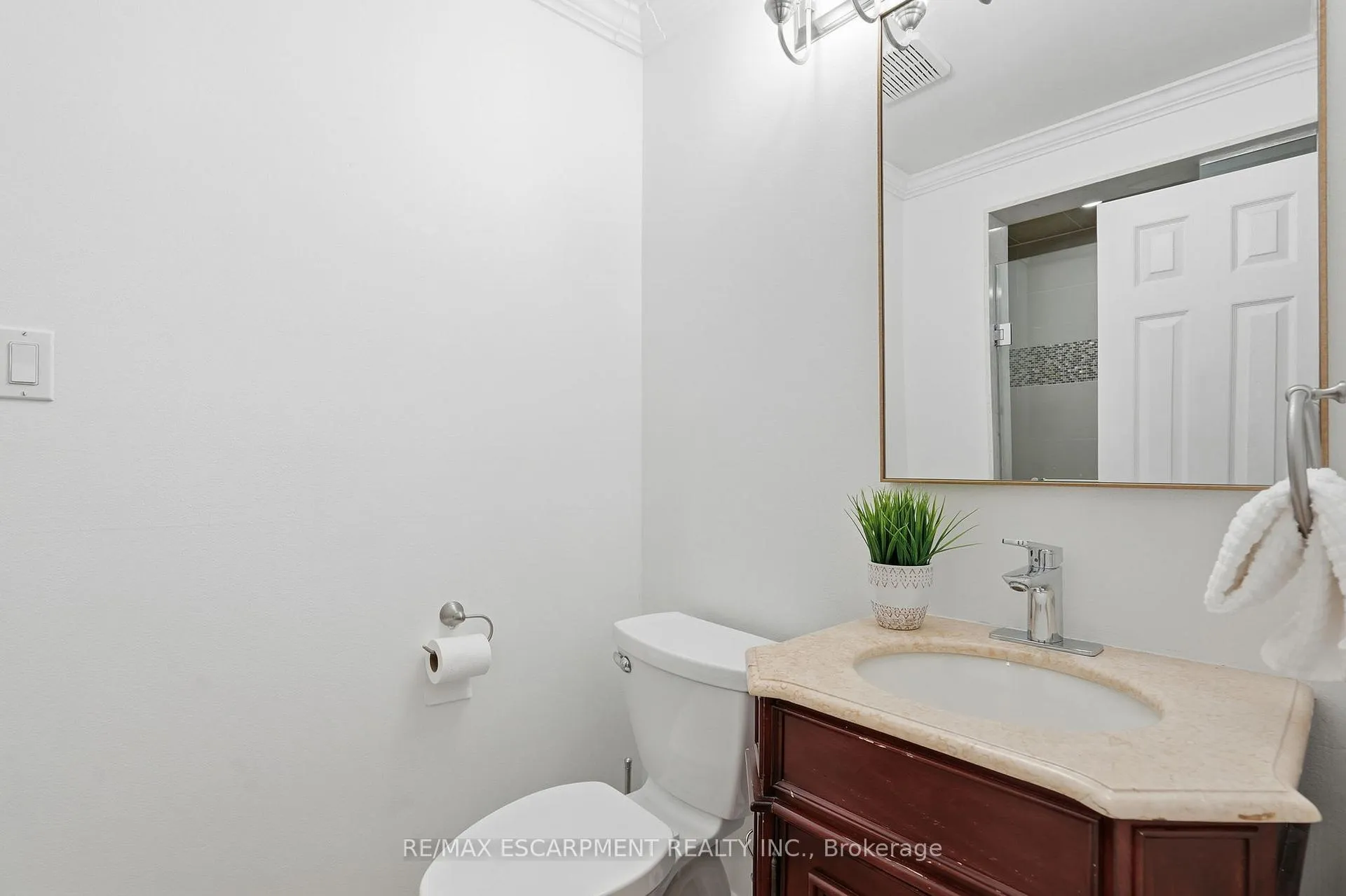 Photo 20 of 9 Stone Gate Drive, Grimsby, Grimsby Beach — HOMEH