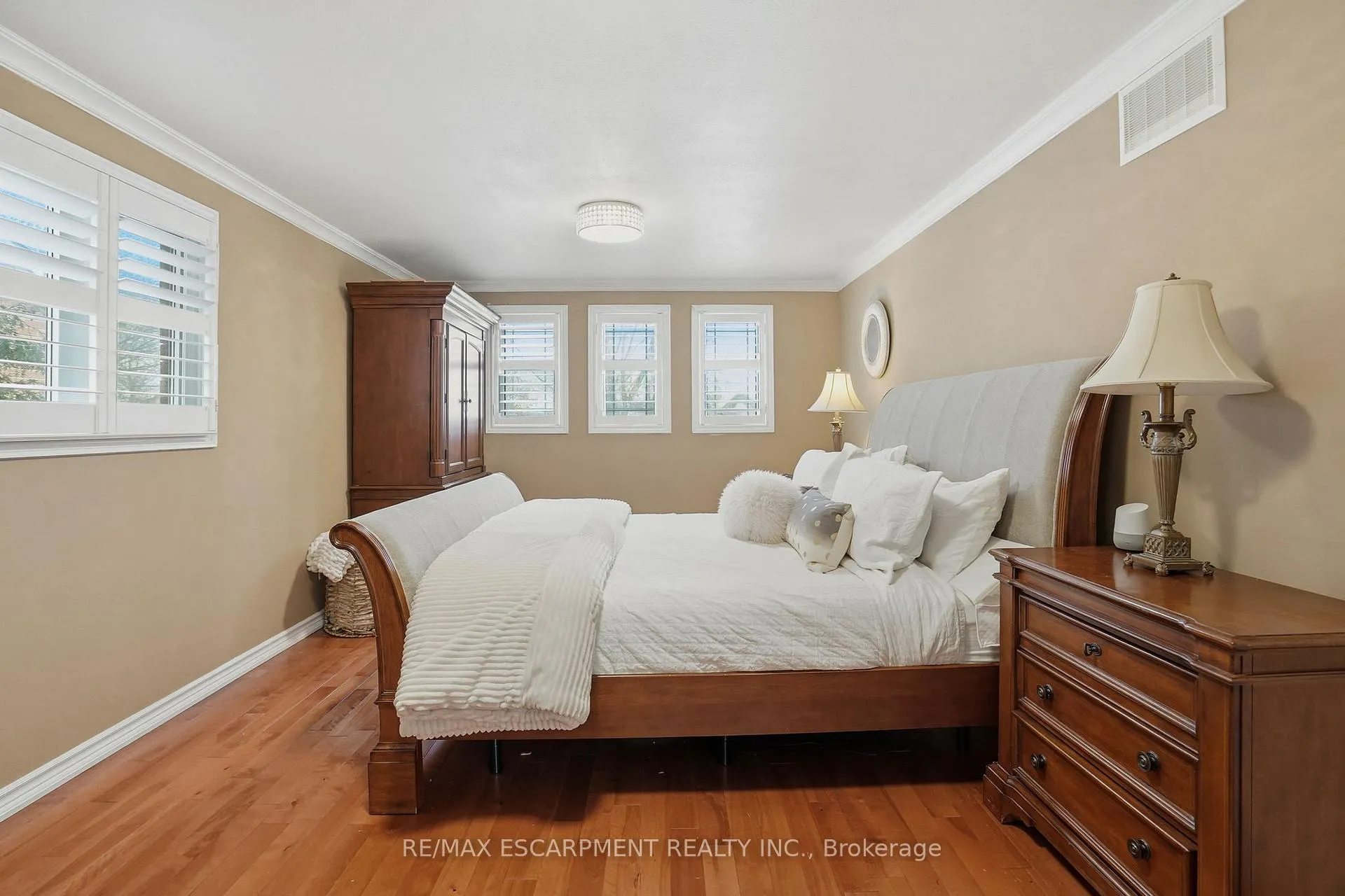 Photo 25 of 9 Stone Gate Drive, Grimsby, Grimsby Beach — HOMEH