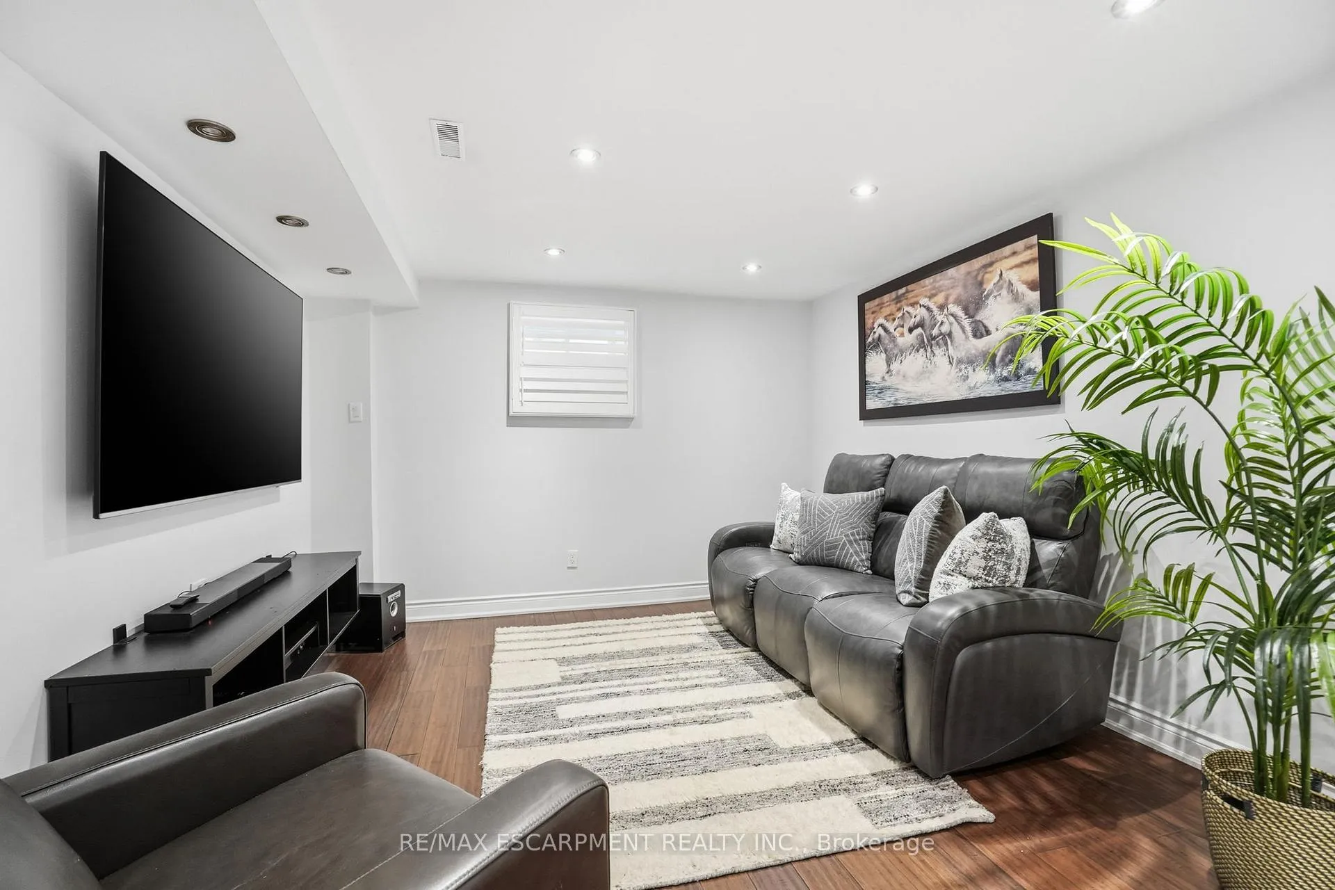 Photo 36 of 9 Stone Gate Drive, Grimsby, Grimsby Beach — HOMEH