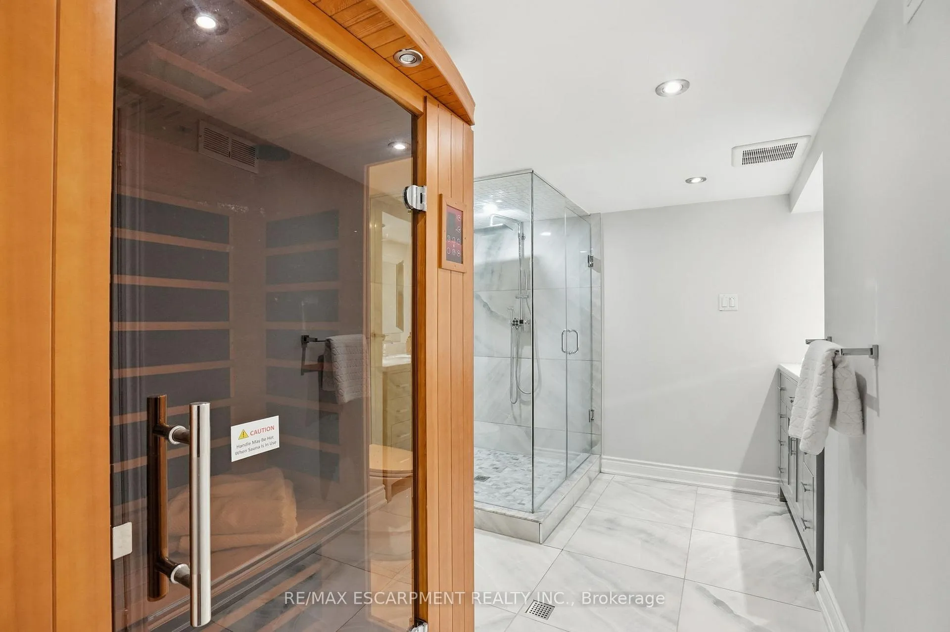 Photo 40 of 9 Stone Gate Drive, Grimsby, Grimsby Beach — HOMEH