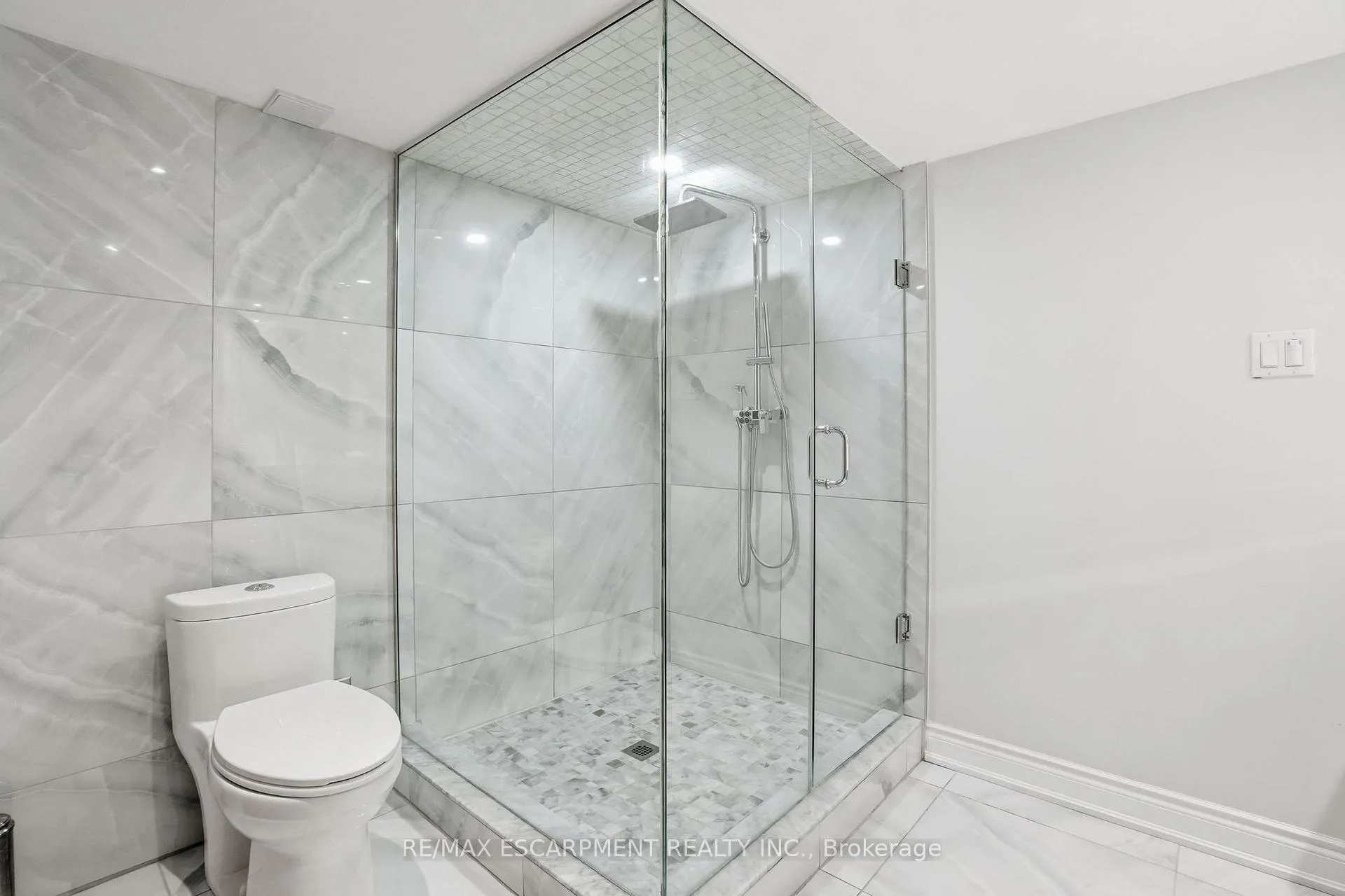 Photo 41 of 9 Stone Gate Drive, Grimsby, Grimsby Beach — HOMEH