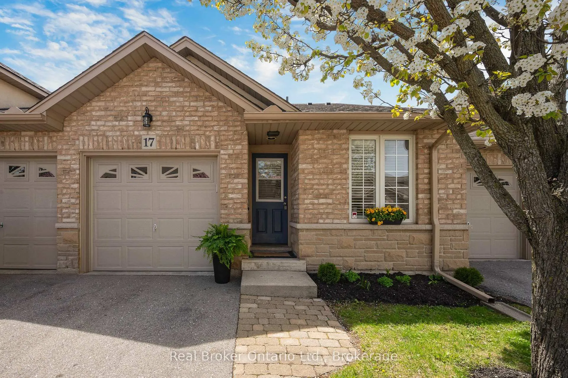 Front of Unit 17, 751 Rymal Road W