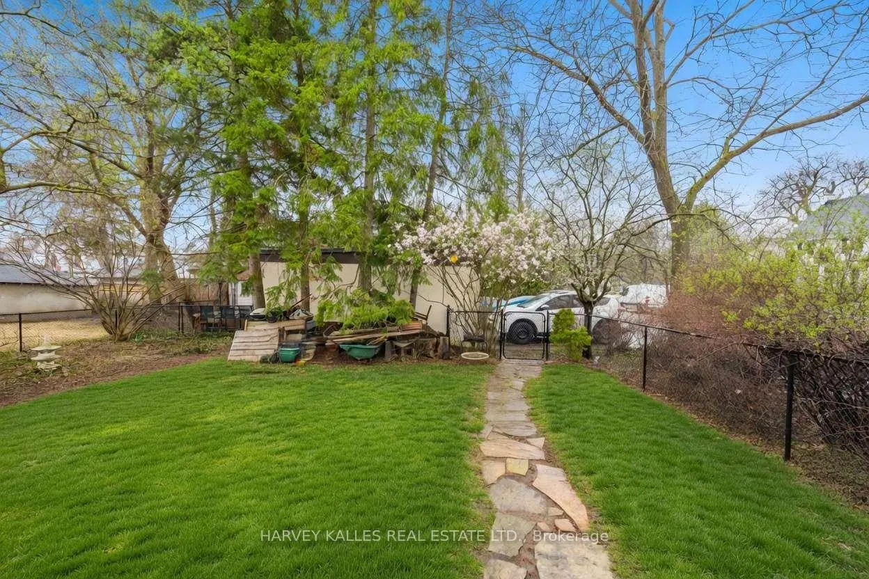 Photo 3 of 1350 Mount Pleasant Road, Toronto, Lawrence Park South — HOMEH