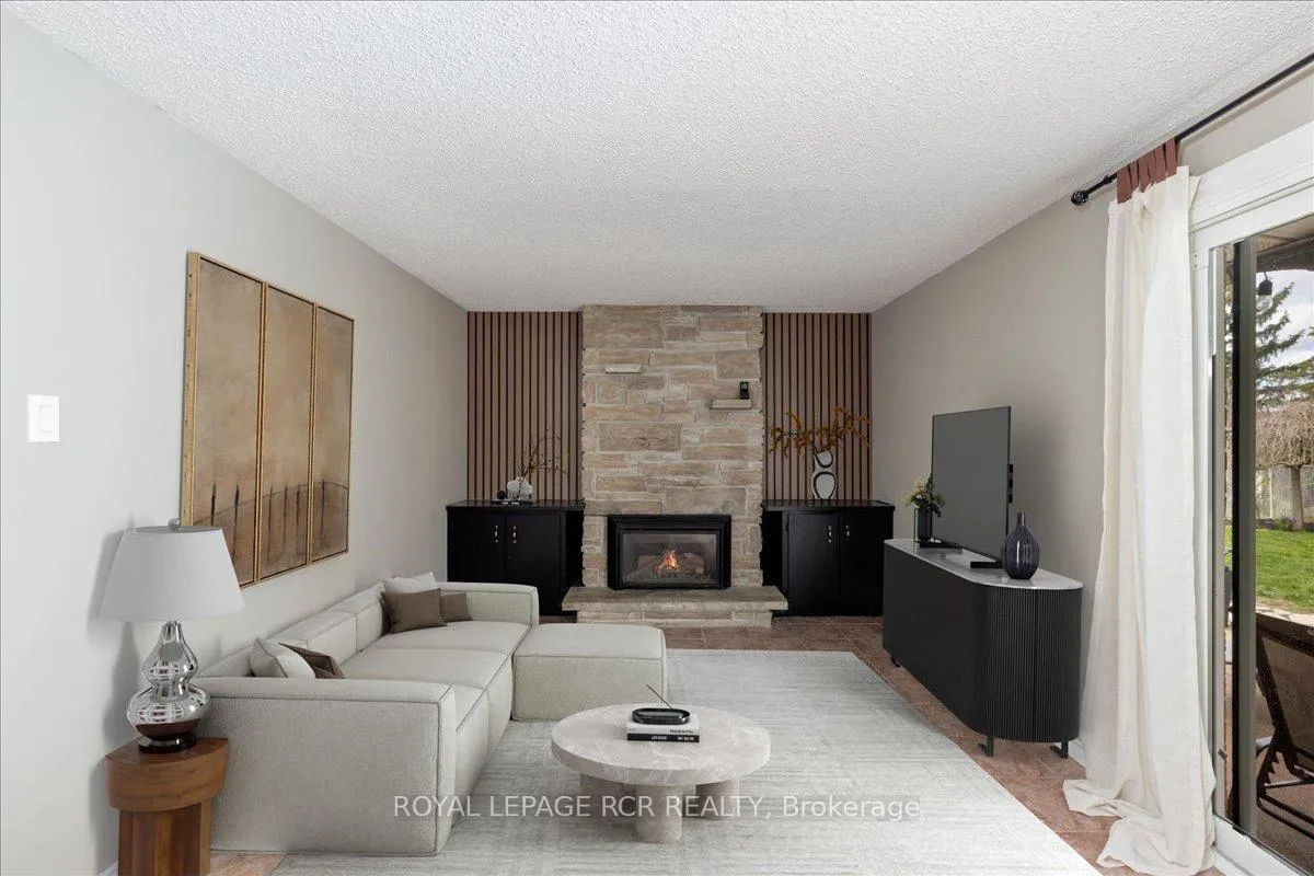 Photo 5 of 71 Morgandale Crescent, Orangeville — HOMEH