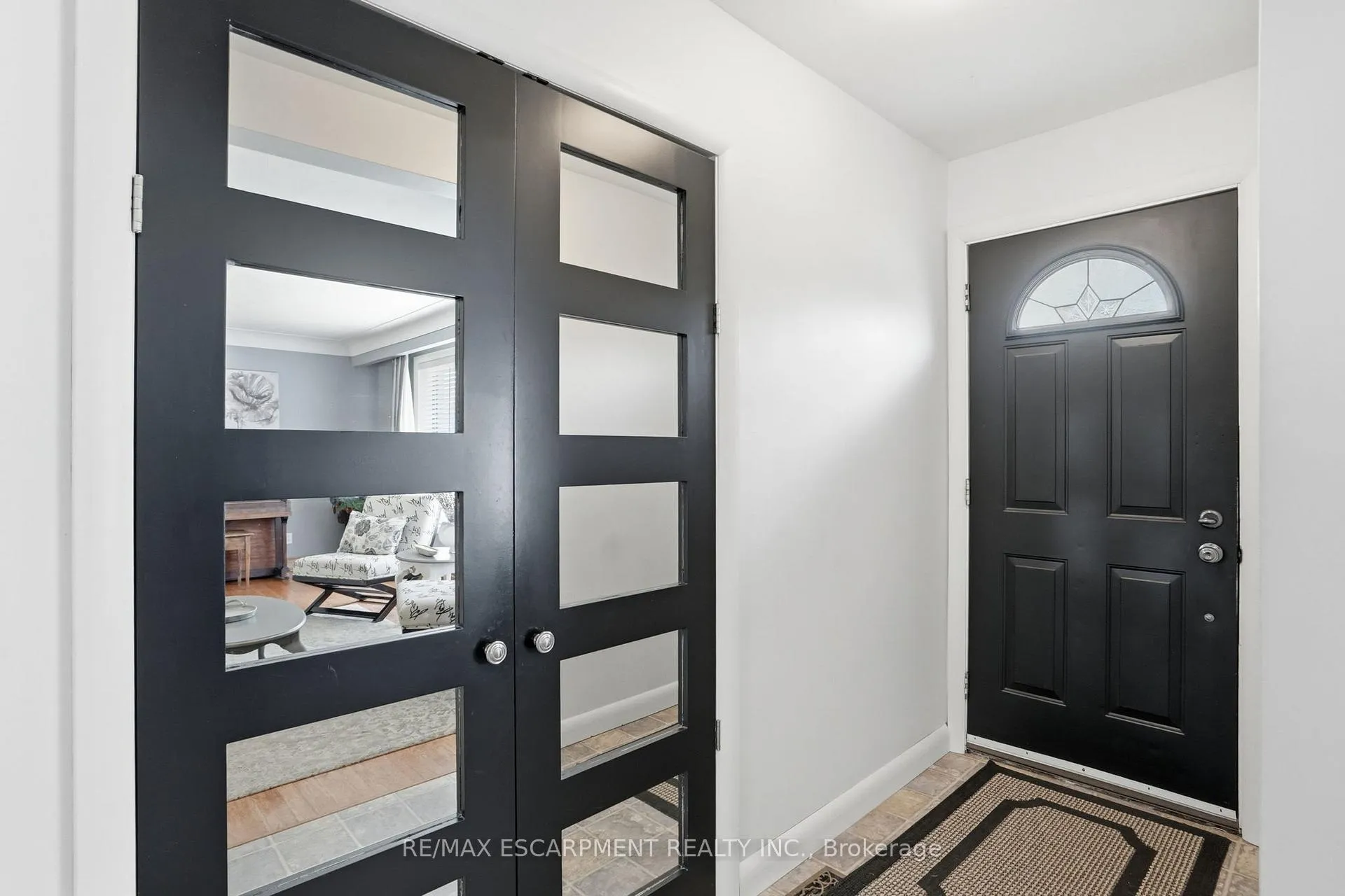 Photo 4 of 31 Algonquin Avenue, Hamilton, Rural Flamborough — HOMEH