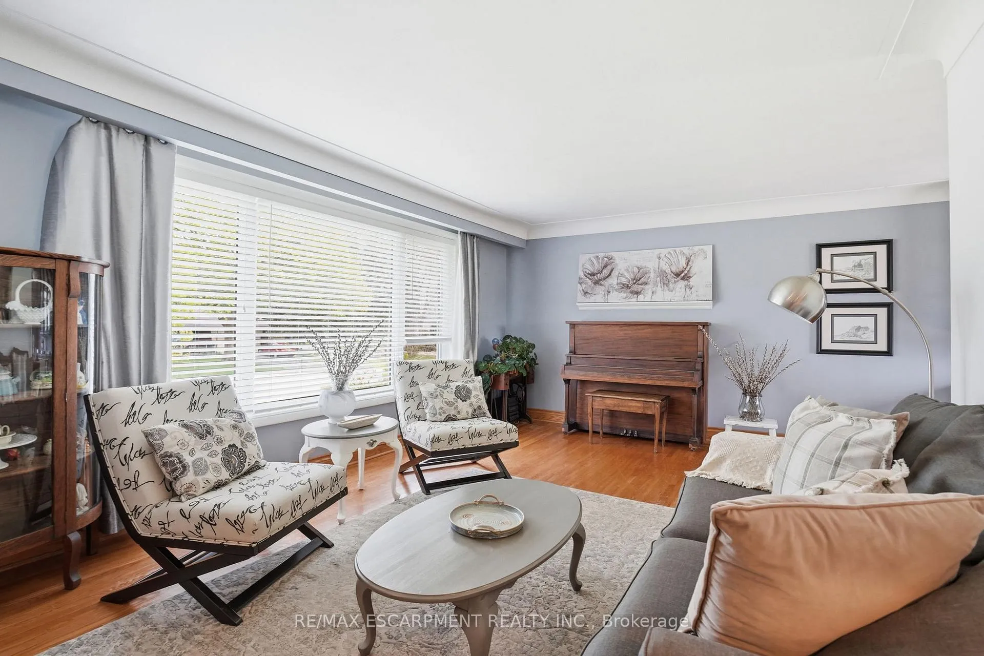 Photo 8 of 31 Algonquin Avenue, Hamilton, Rural Flamborough — HOMEH