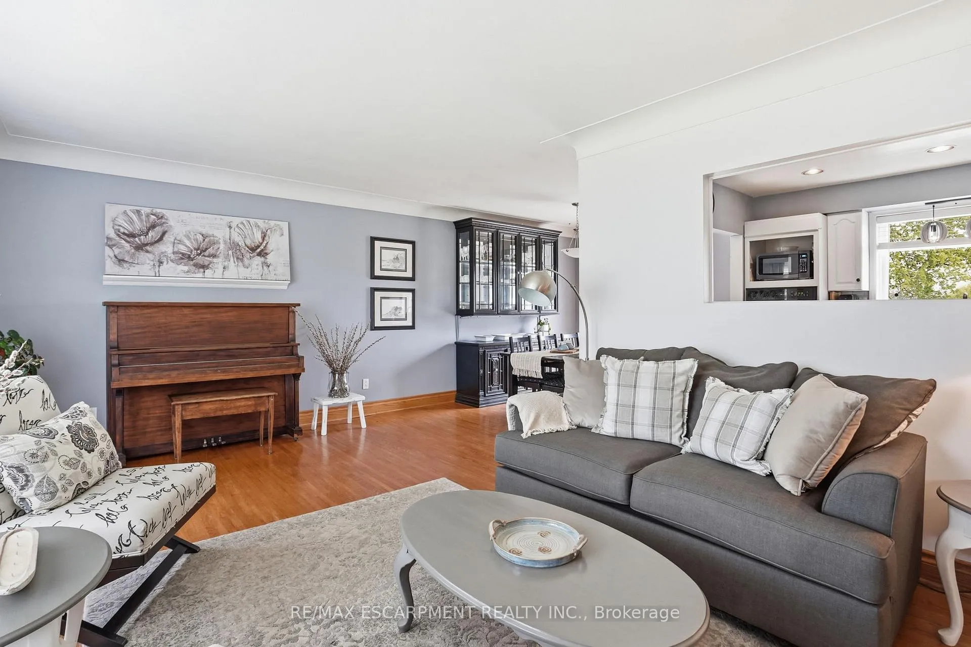 Photo 9 of 31 Algonquin Avenue, Hamilton, Rural Flamborough — HOMEH