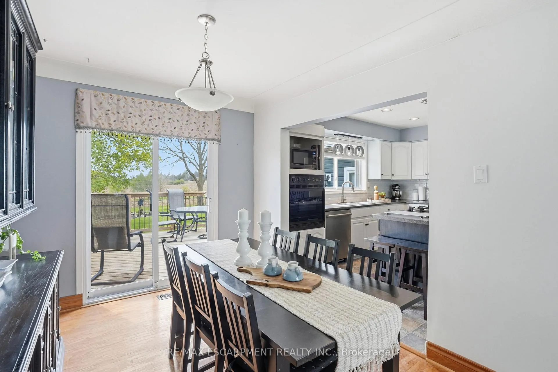 Photo 10 of 31 Algonquin Avenue, Hamilton, Rural Flamborough — HOMEH