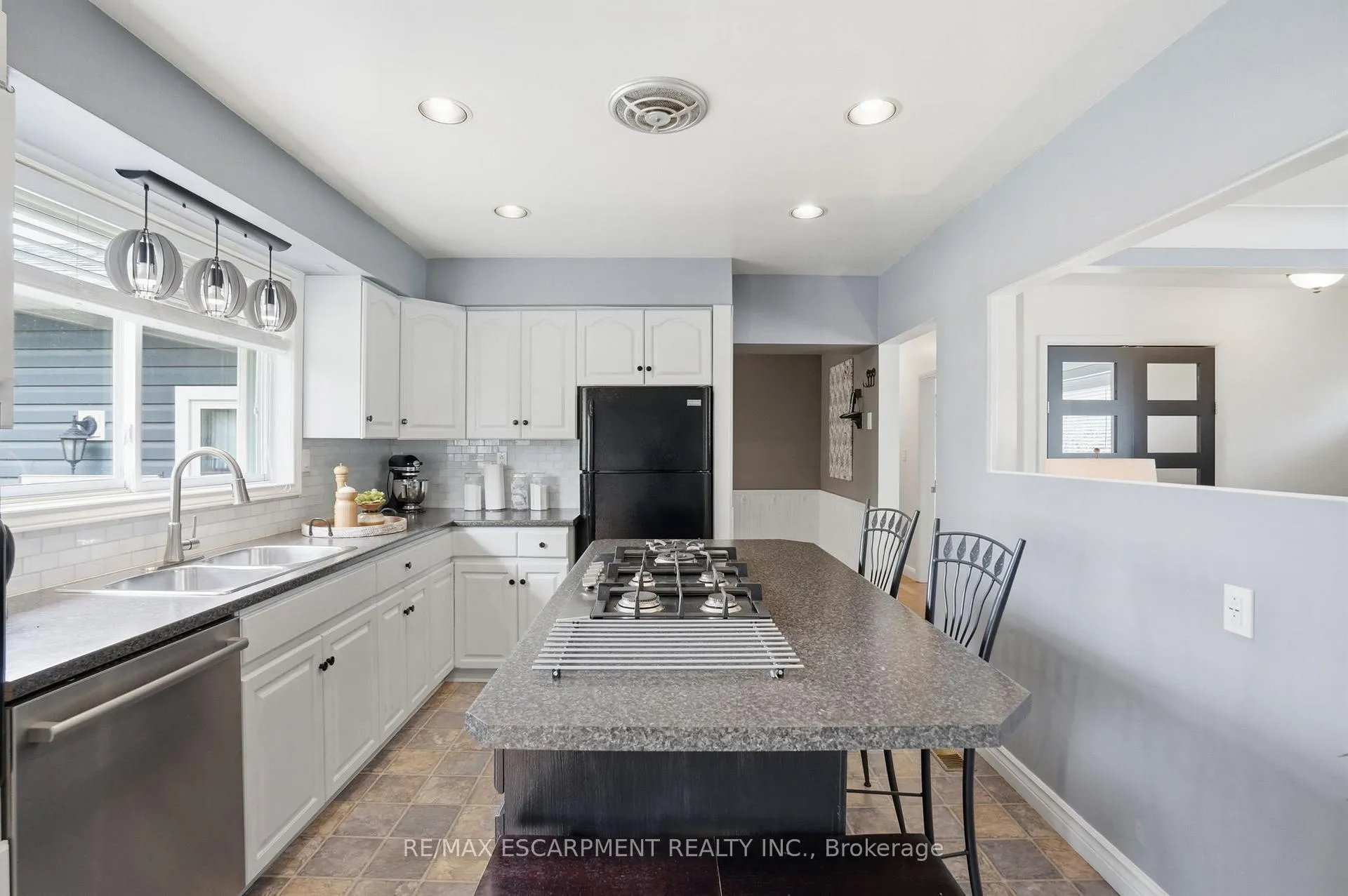 Photo 12 of 31 Algonquin Avenue, Hamilton, Rural Flamborough — HOMEH