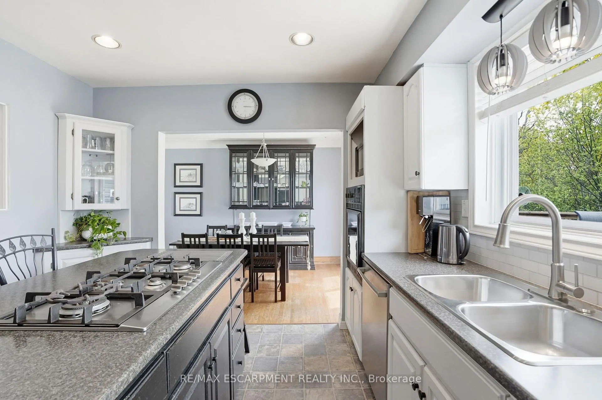 Photo 15 of 31 Algonquin Avenue, Hamilton, Rural Flamborough — HOMEH