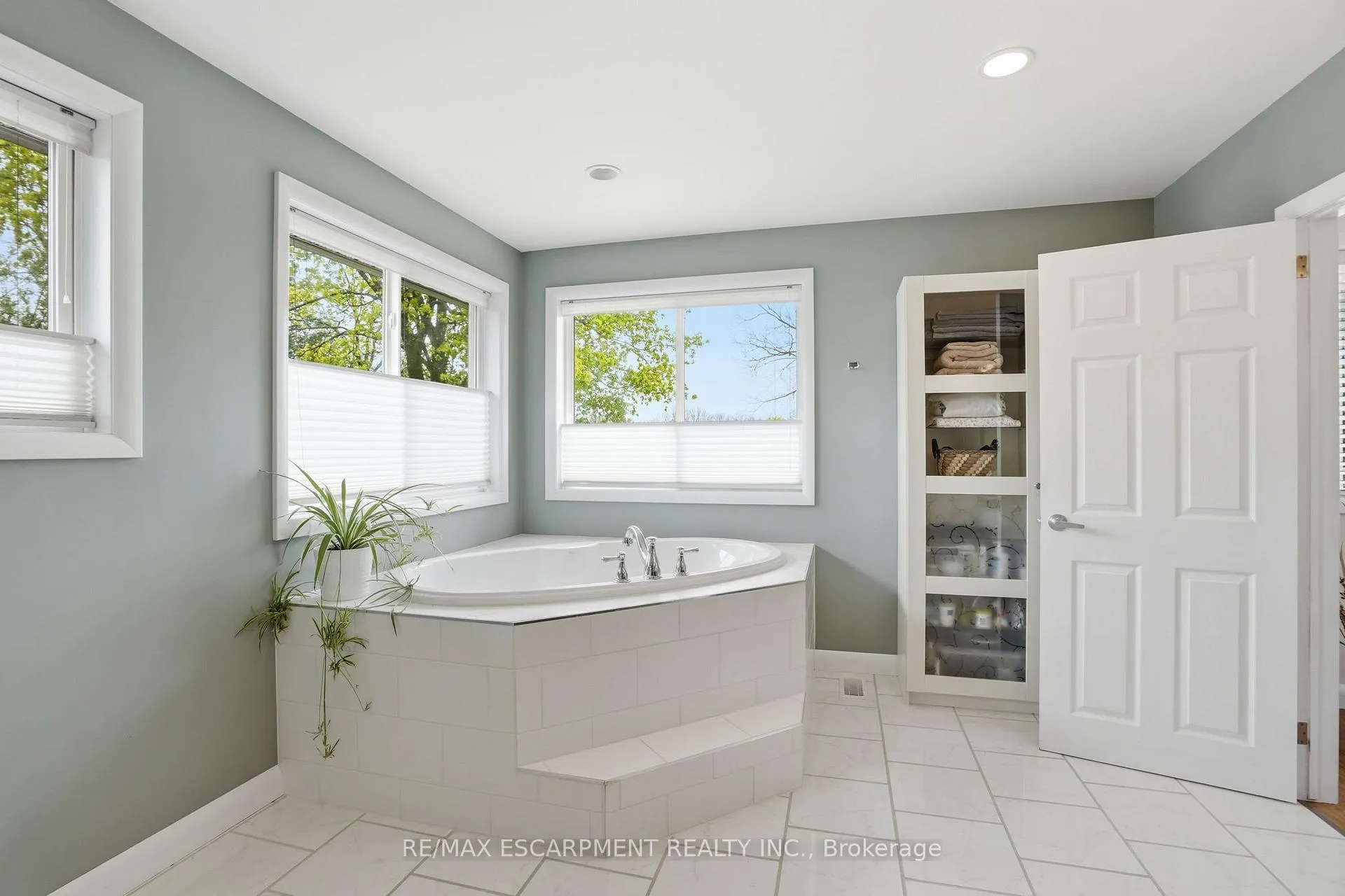 Photo 18 of 31 Algonquin Avenue, Hamilton, Rural Flamborough — HOMEH
