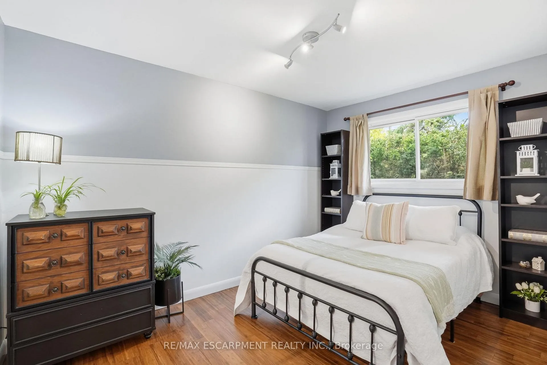 Photo 21 of 31 Algonquin Avenue, Hamilton, Rural Flamborough — HOMEH