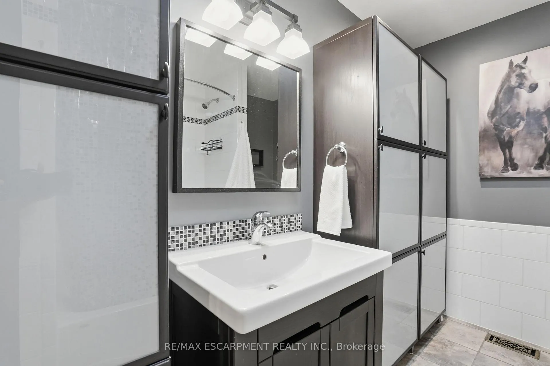 Photo 24 of 31 Algonquin Avenue, Hamilton, Rural Flamborough — HOMEH