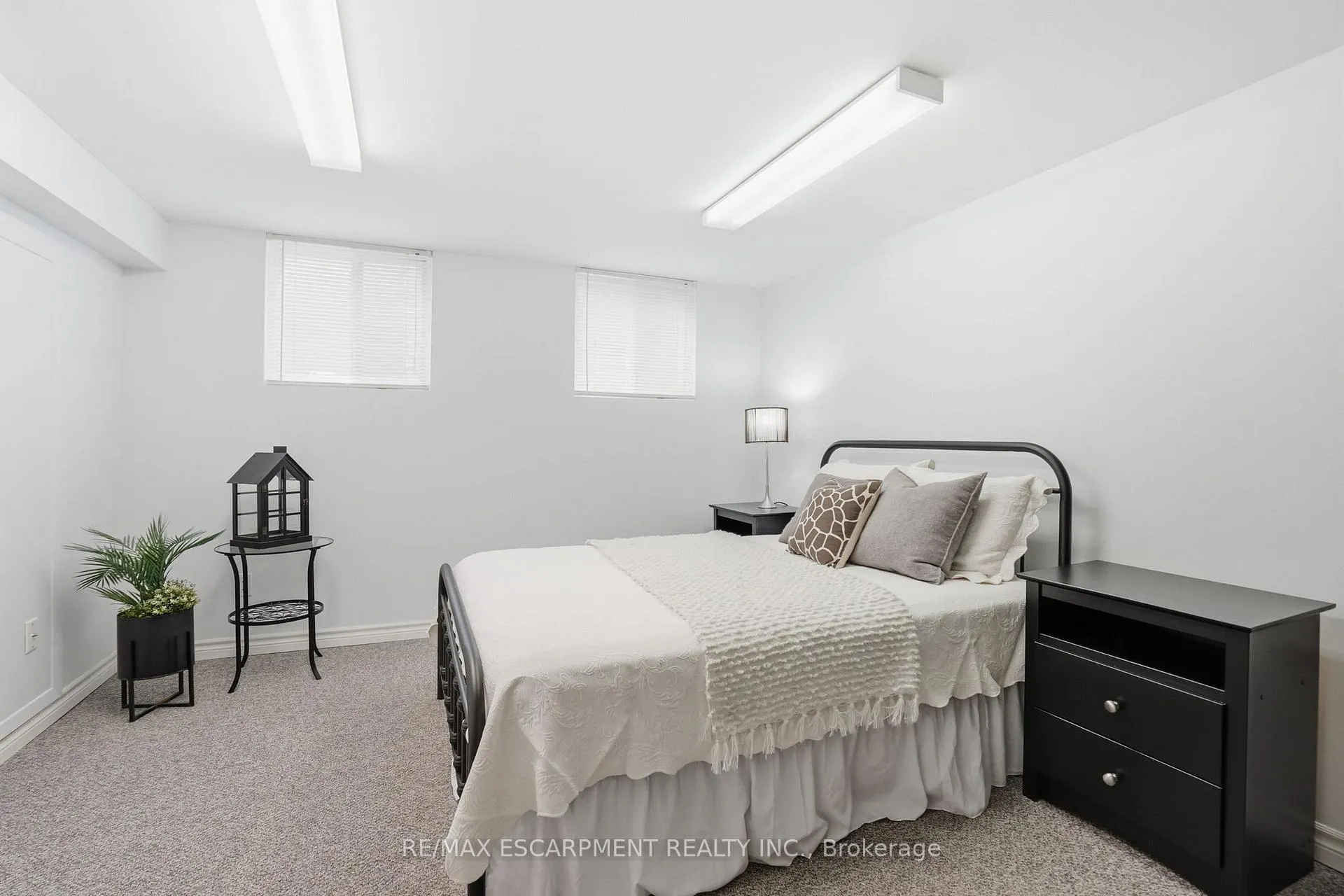 Photo 33 of 31 Algonquin Avenue, Hamilton, Rural Flamborough — HOMEH