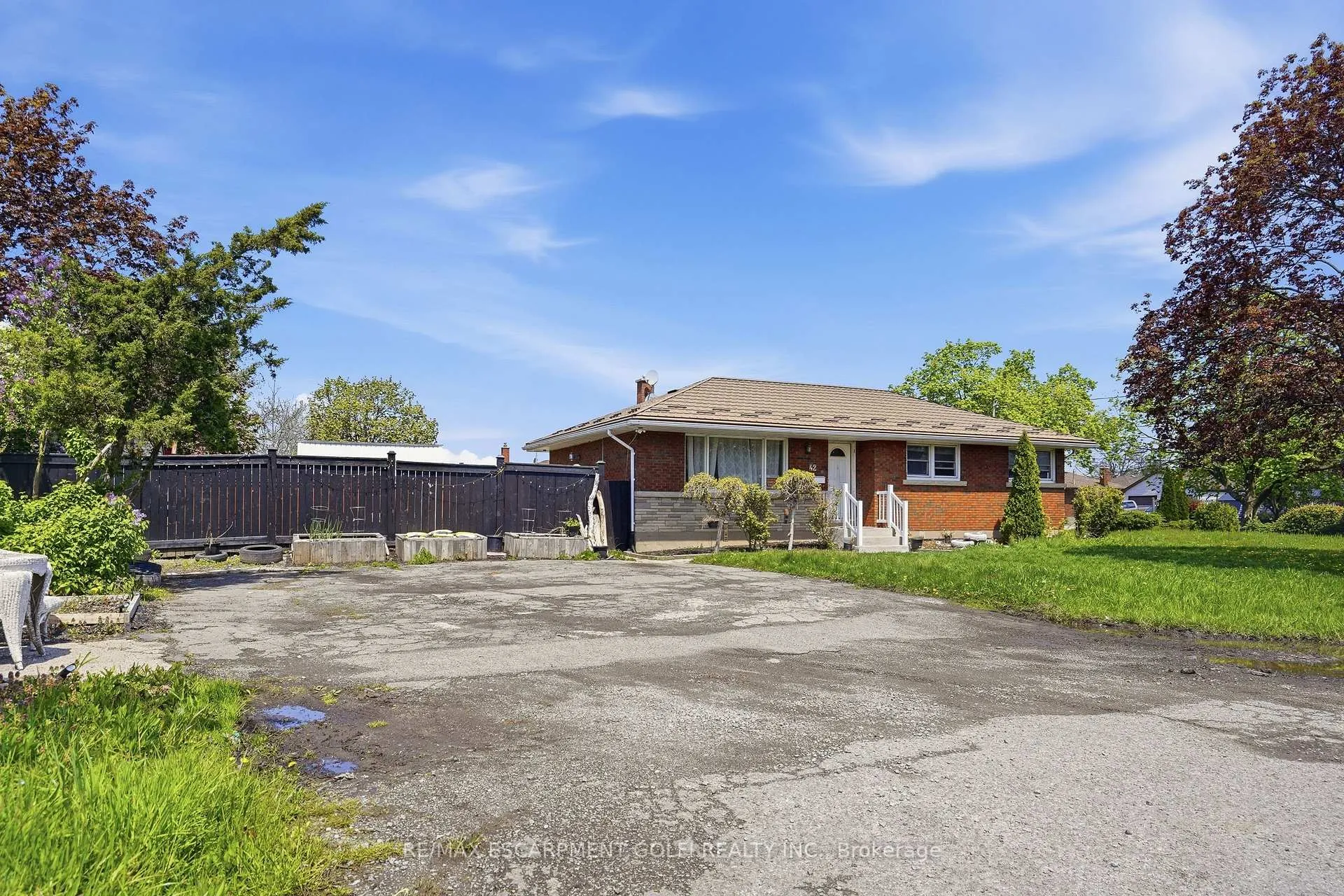 Photo 4 of 42 Sunnylea Drive, St. Catharines, Carlton/Bunting — HOMEH