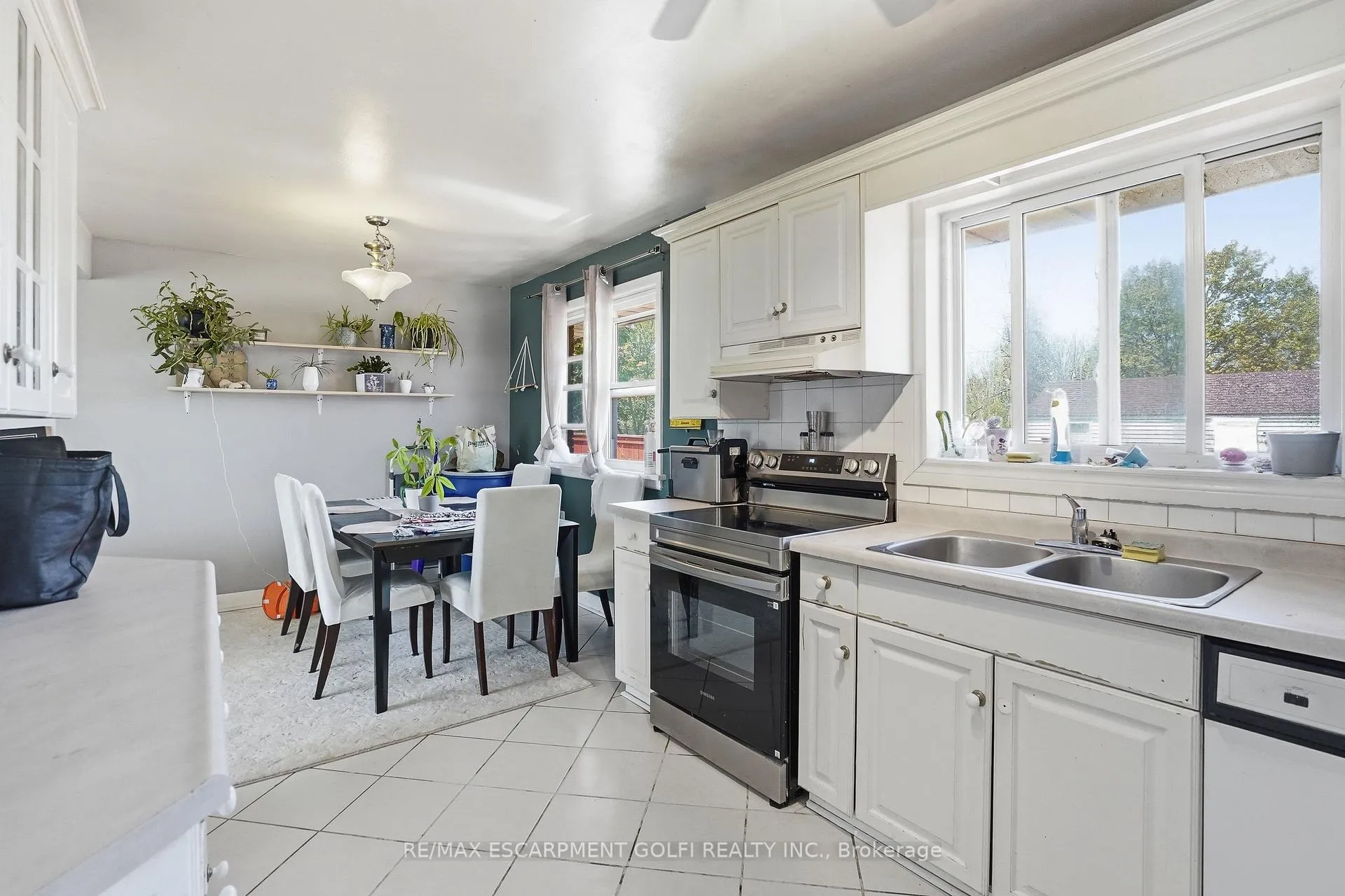 Photo 9 of 42 Sunnylea Drive, St. Catharines, Carlton/Bunting — HOMEH