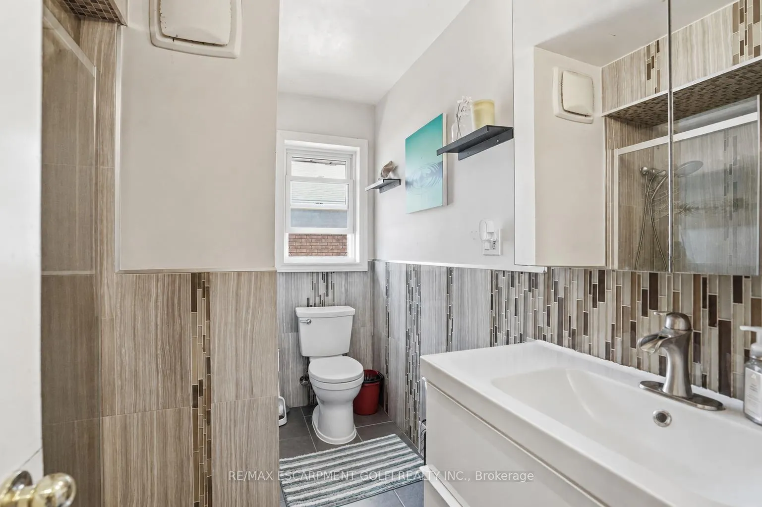 Photo 10 of 42 Sunnylea Drive, St. Catharines, Carlton/Bunting — HOMEH