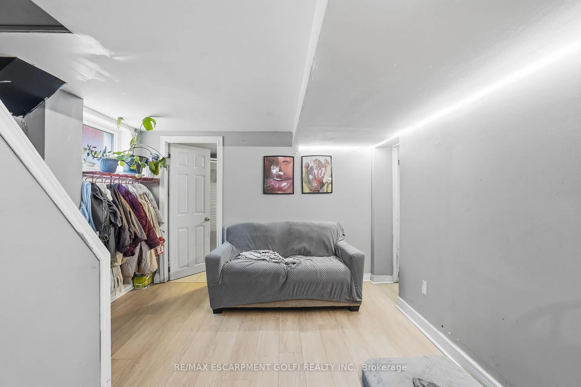 Photo 13 of 42 Sunnylea Drive, St. Catharines, Carlton/Bunting — HOMEH