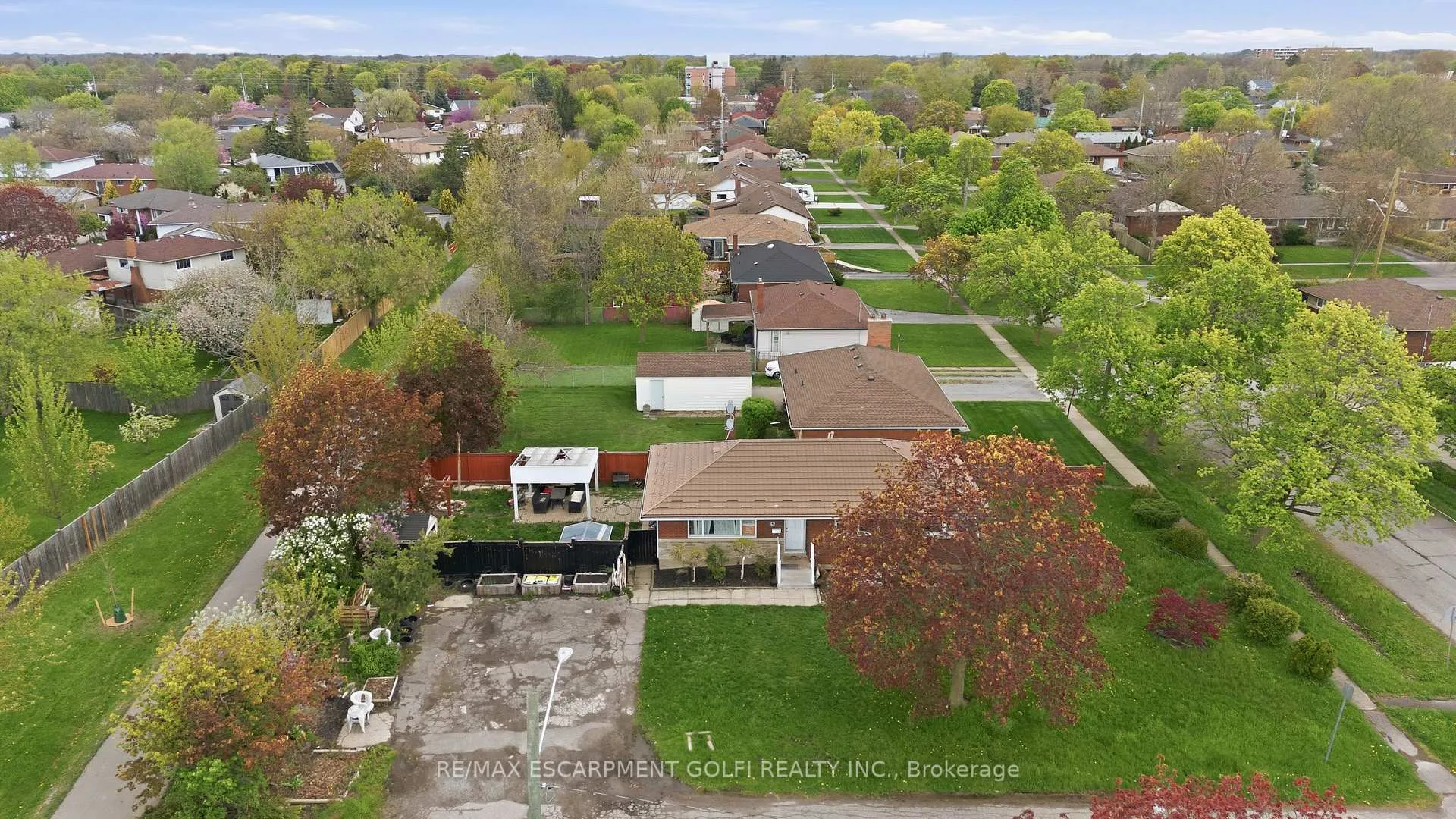 Photo 19 of 42 Sunnylea Drive, St. Catharines, Carlton/Bunting — HOMEH
