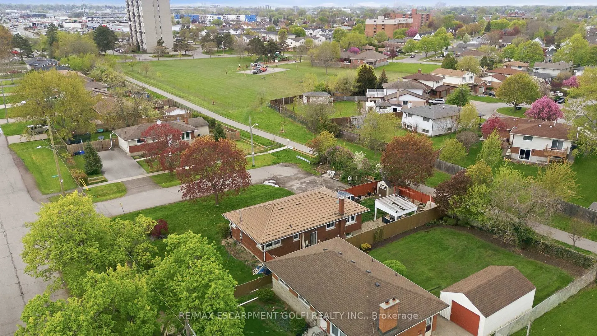Photo 22 of 42 Sunnylea Drive, St. Catharines, Carlton/Bunting — HOMEH