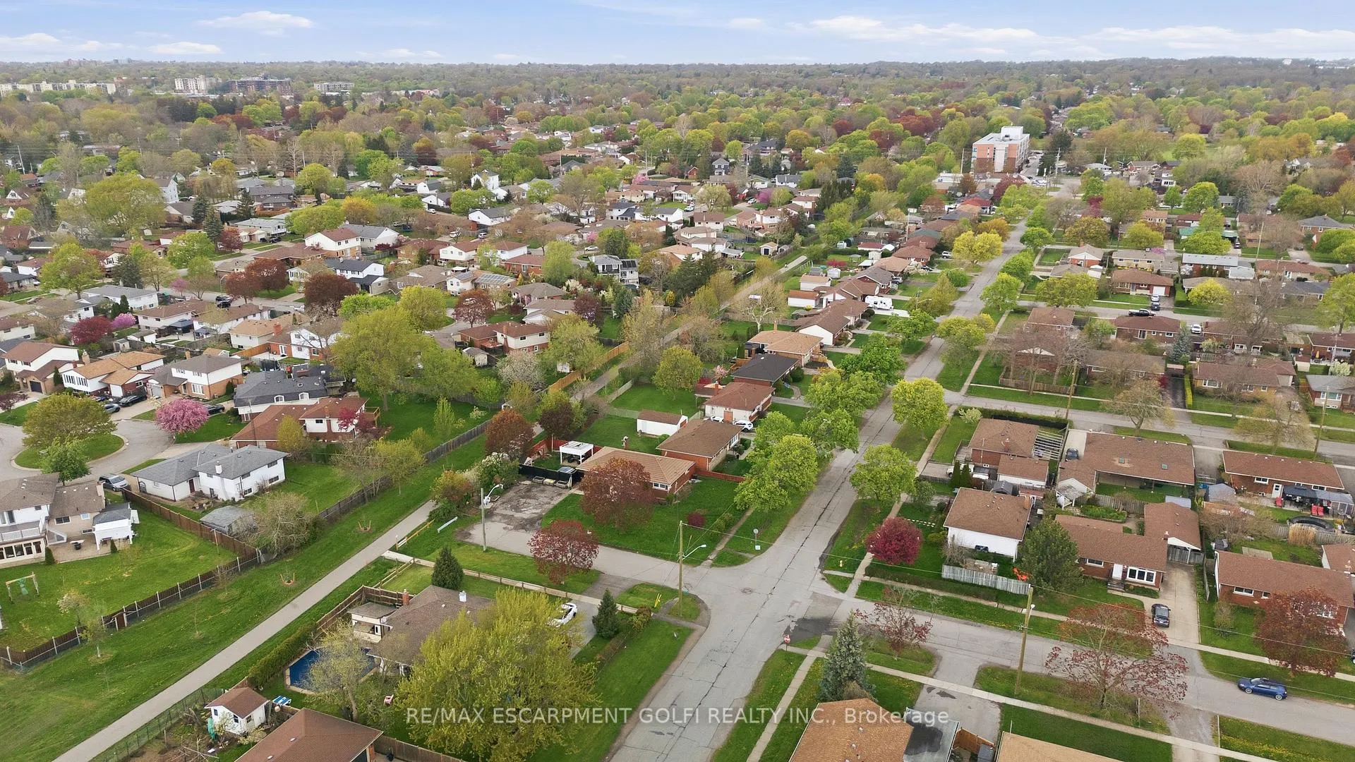 Photo 24 of 42 Sunnylea Drive, St. Catharines, Carlton/Bunting — HOMEH