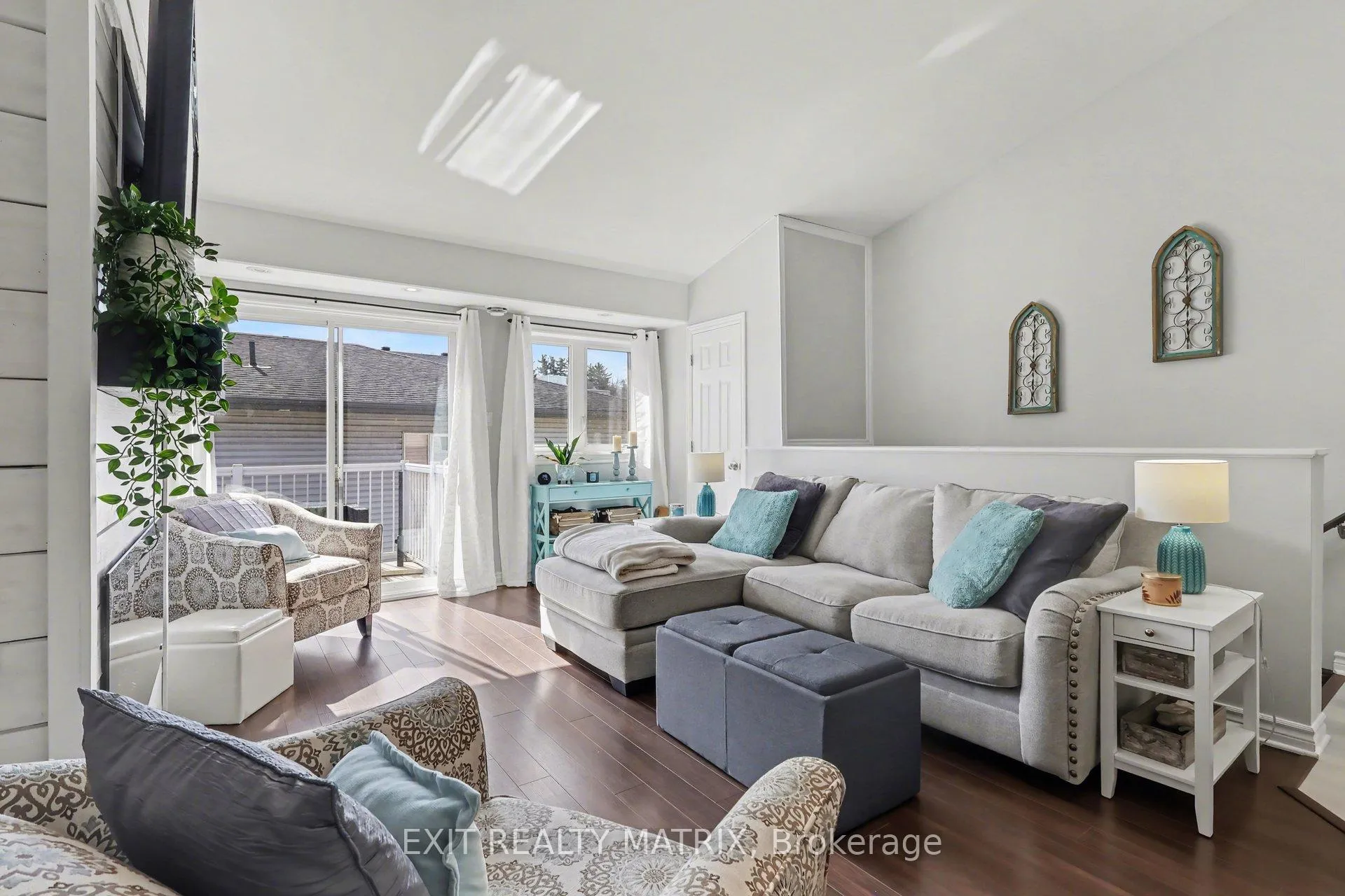 Photo 4 of Unit 2, 1238 Marenger Street, Ottawa, Convent Glen South — HOMEH