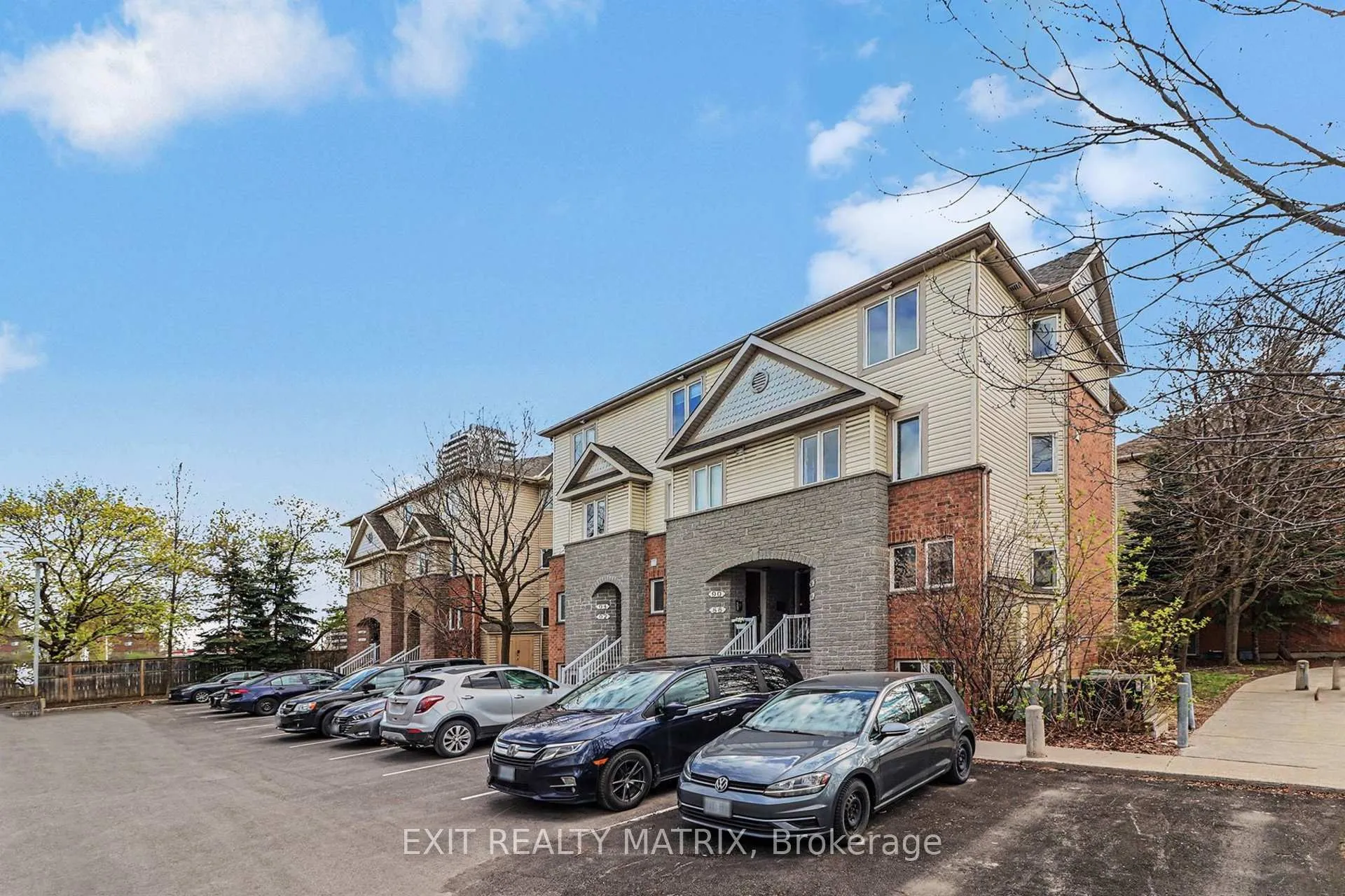 Photo 2 of 88 Strathaven Private, Ottawa, Cyrville — HOMEH