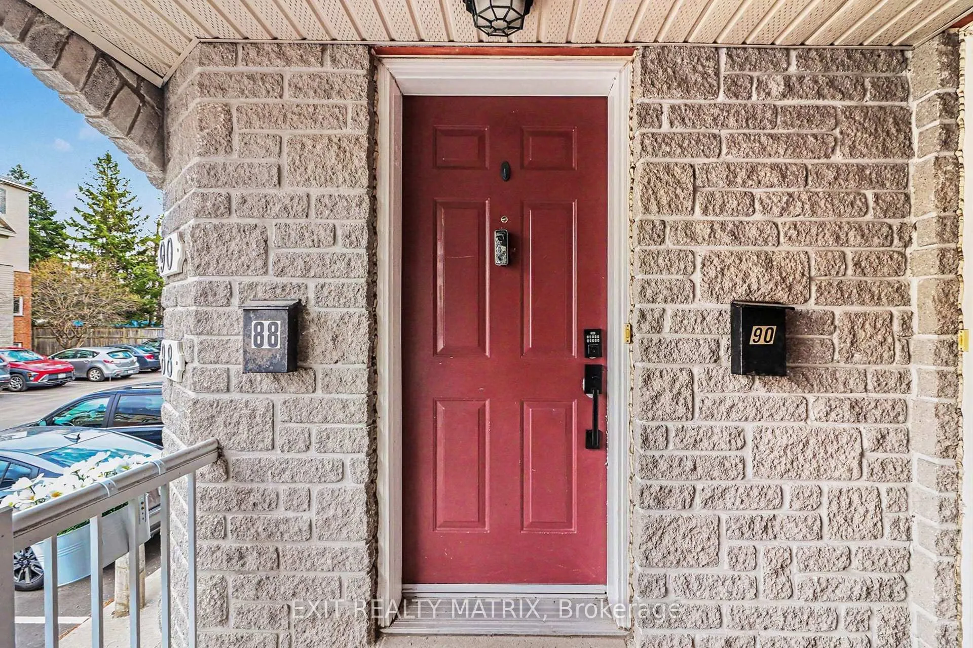 Photo 3 of 88 Strathaven Private, Ottawa, Cyrville — HOMEH