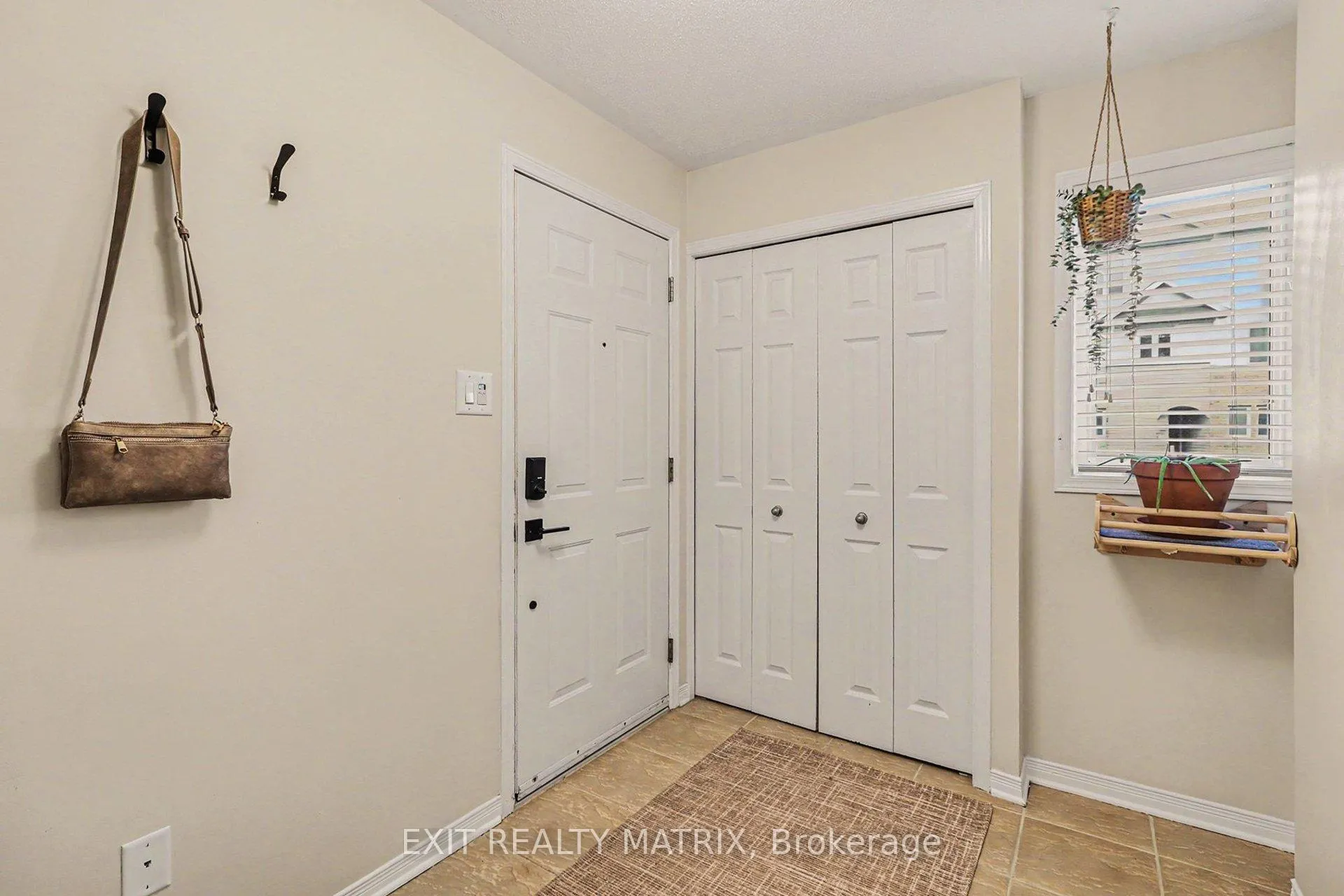 Photo 4 of 88 Strathaven Private, Ottawa, Cyrville — HOMEH