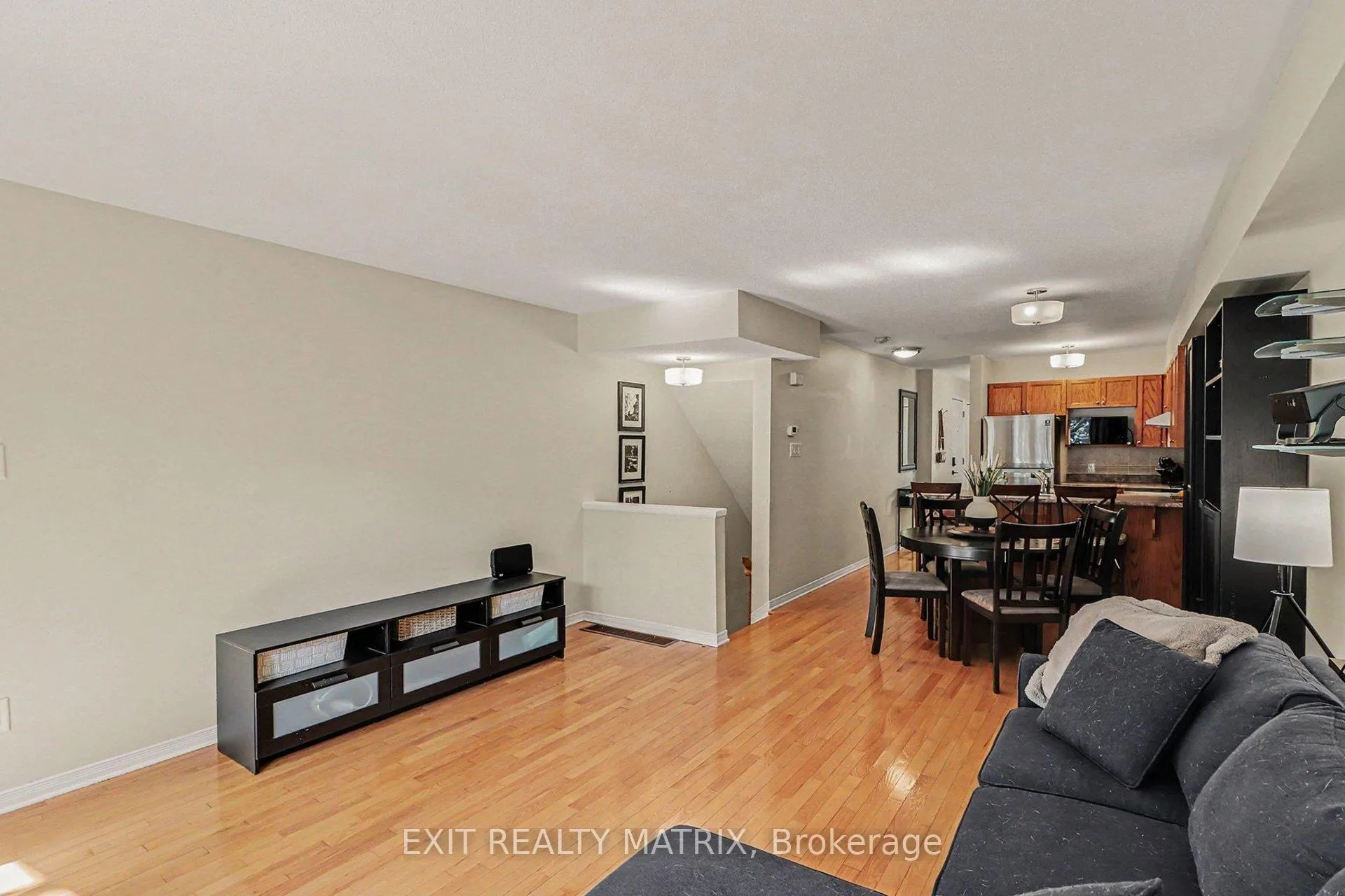 Photo 11 of 88 Strathaven Private, Ottawa, Cyrville — HOMEH