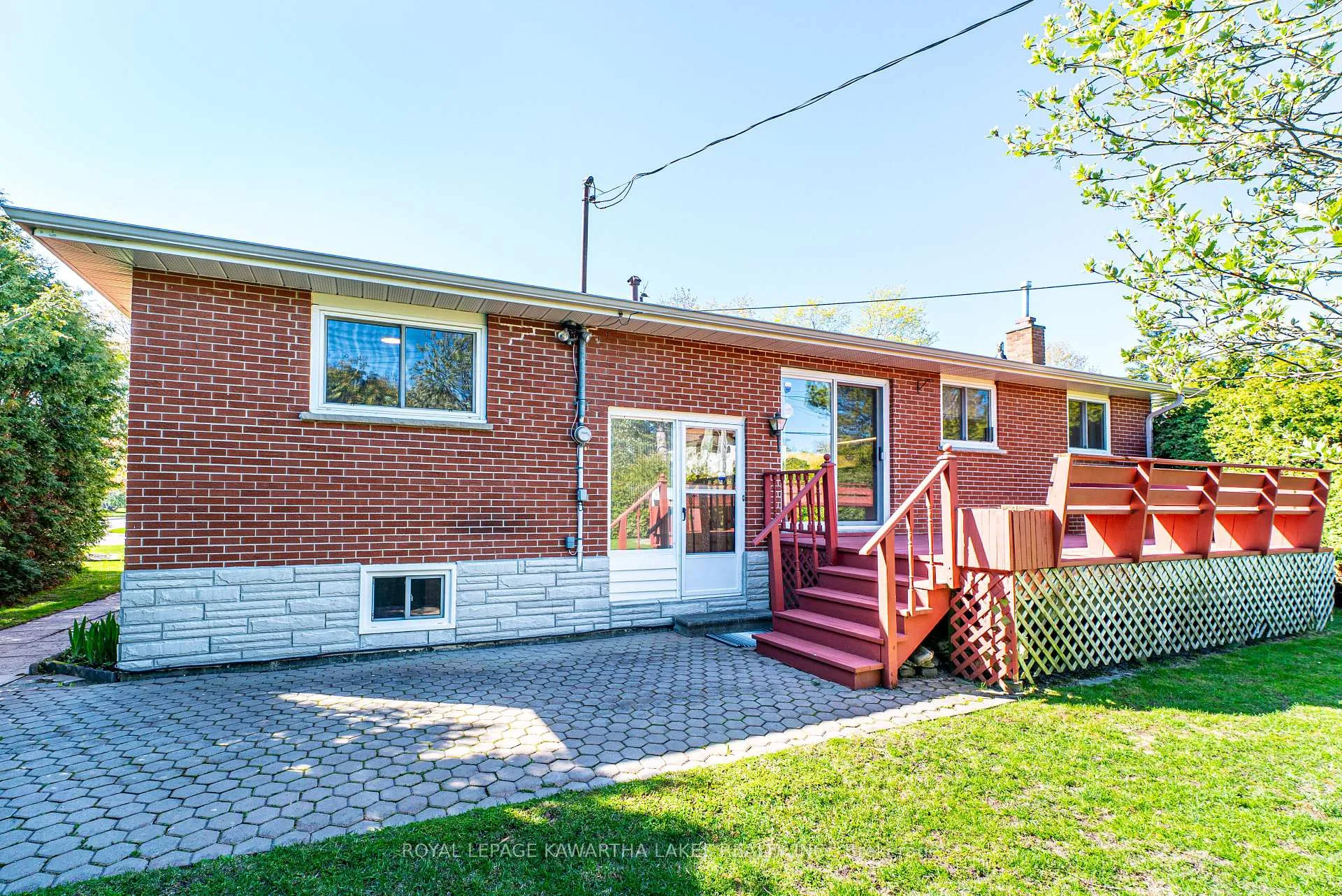 Photo 11 of 52 Sanderling Crescent, Kawartha Lakes, Lindsay — HOMEH