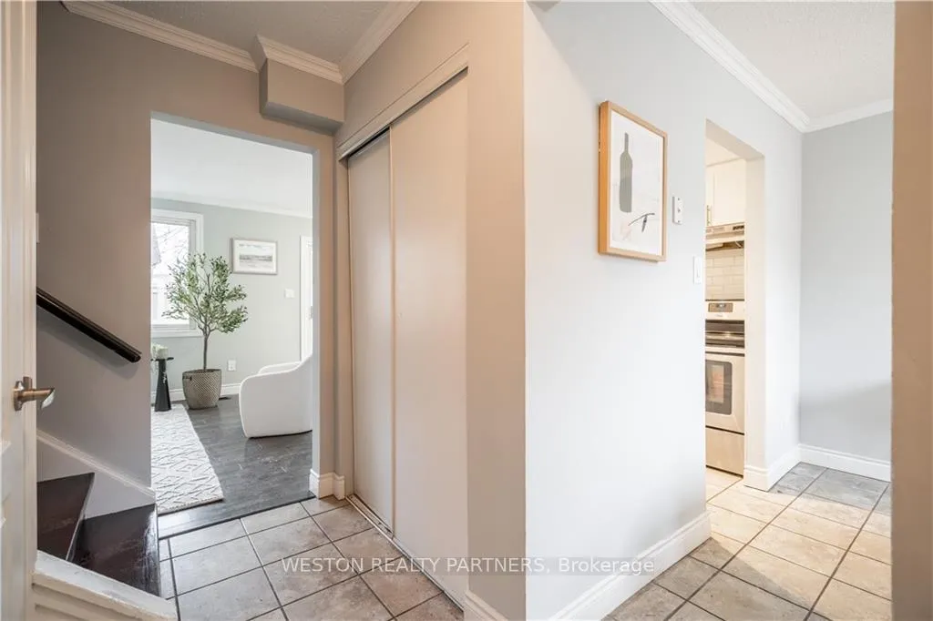 Photo 2 of Unit 8, 125 Limeridge Road W, Hamilton, Rolston — HOMEH