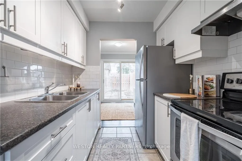 Photo 11 of Unit 8, 125 Limeridge Road W, Hamilton, Rolston — HOMEH