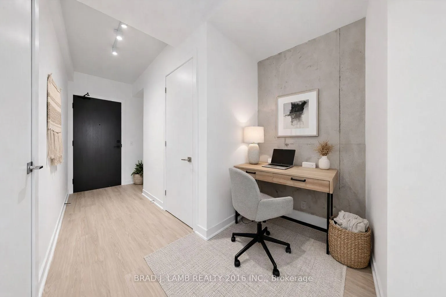 Photo 4 of Unit 908, 284 King Street E, Toronto, Moss Park — HOMEH